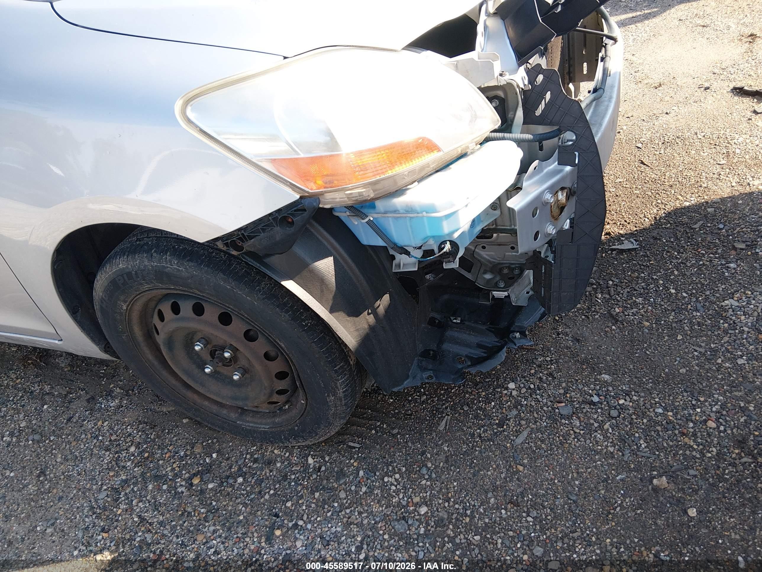 2009 Toyota Yaris   Серебряный vin: JTDBT903691305525