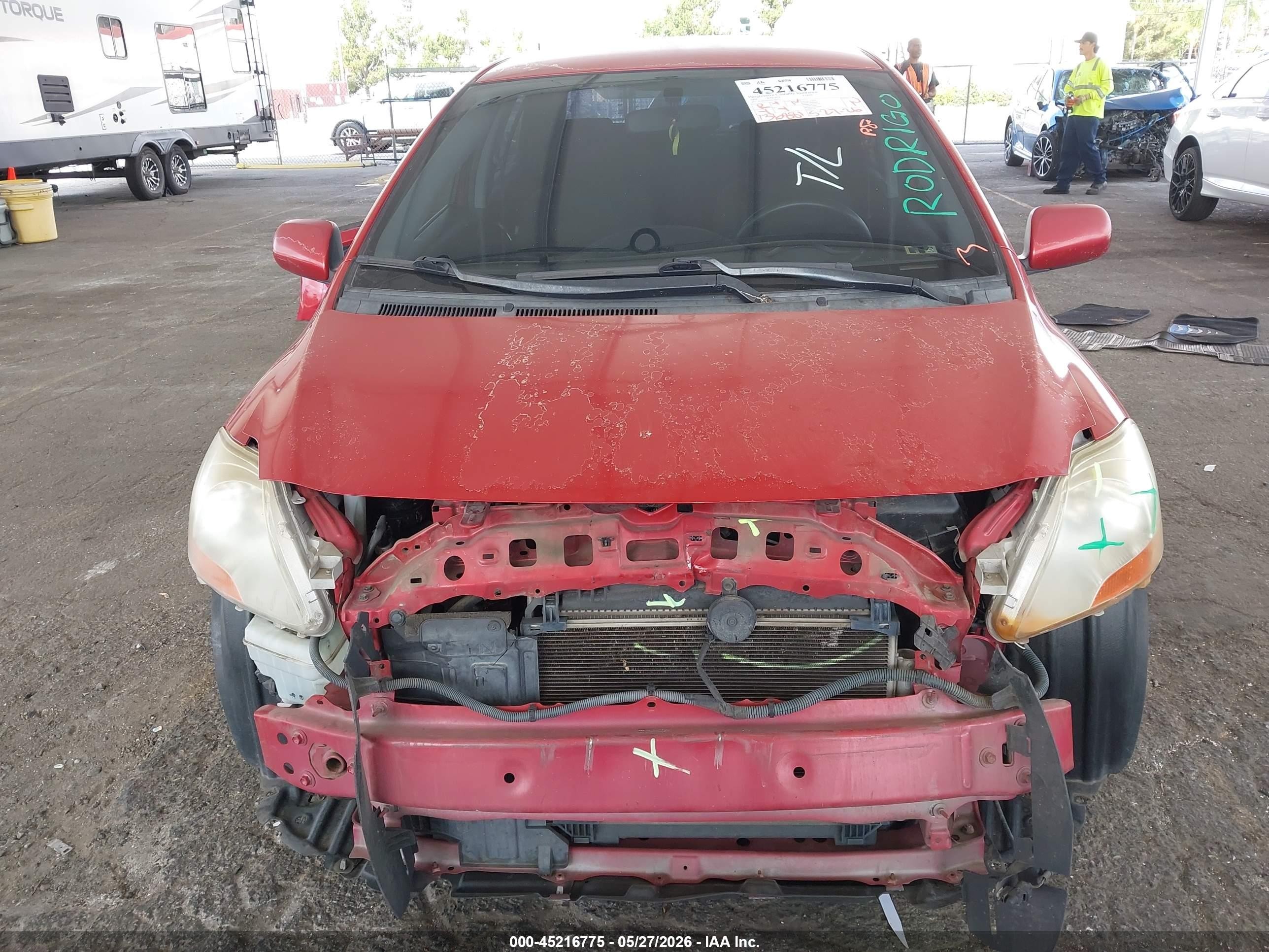 2009 Toyota Yaris   Красный vin: JTDBT903691342672