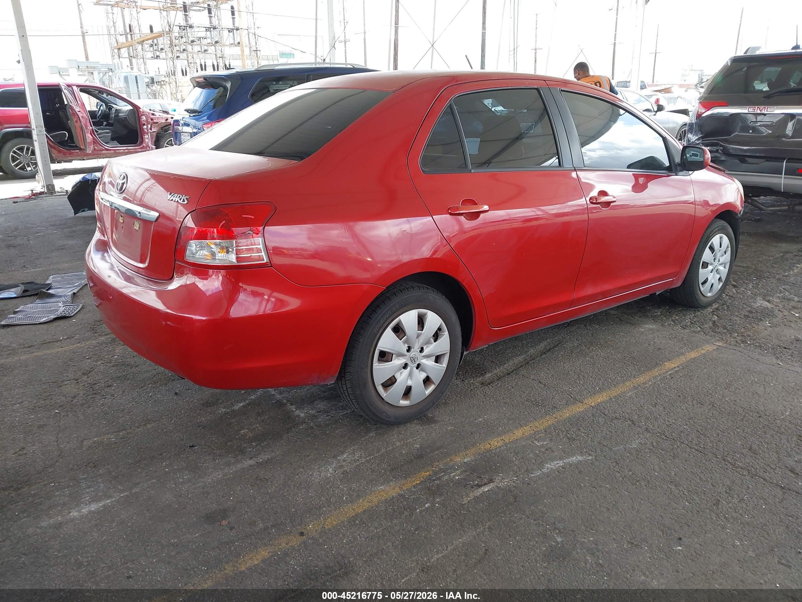 2009 Toyota Yaris   Красный vin: JTDBT903691342672