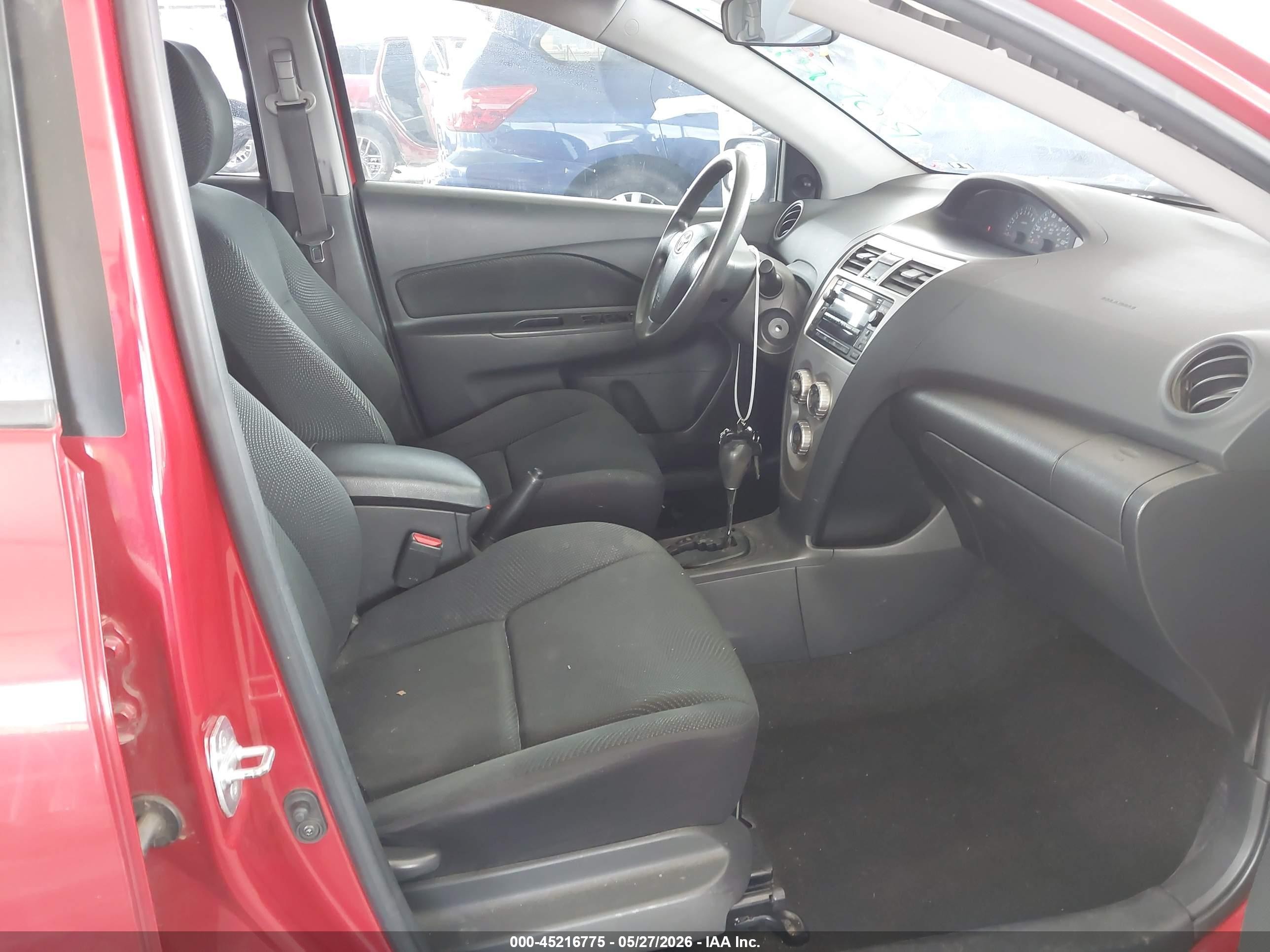 2009 Toyota Yaris   Красный vin: JTDBT903691342672