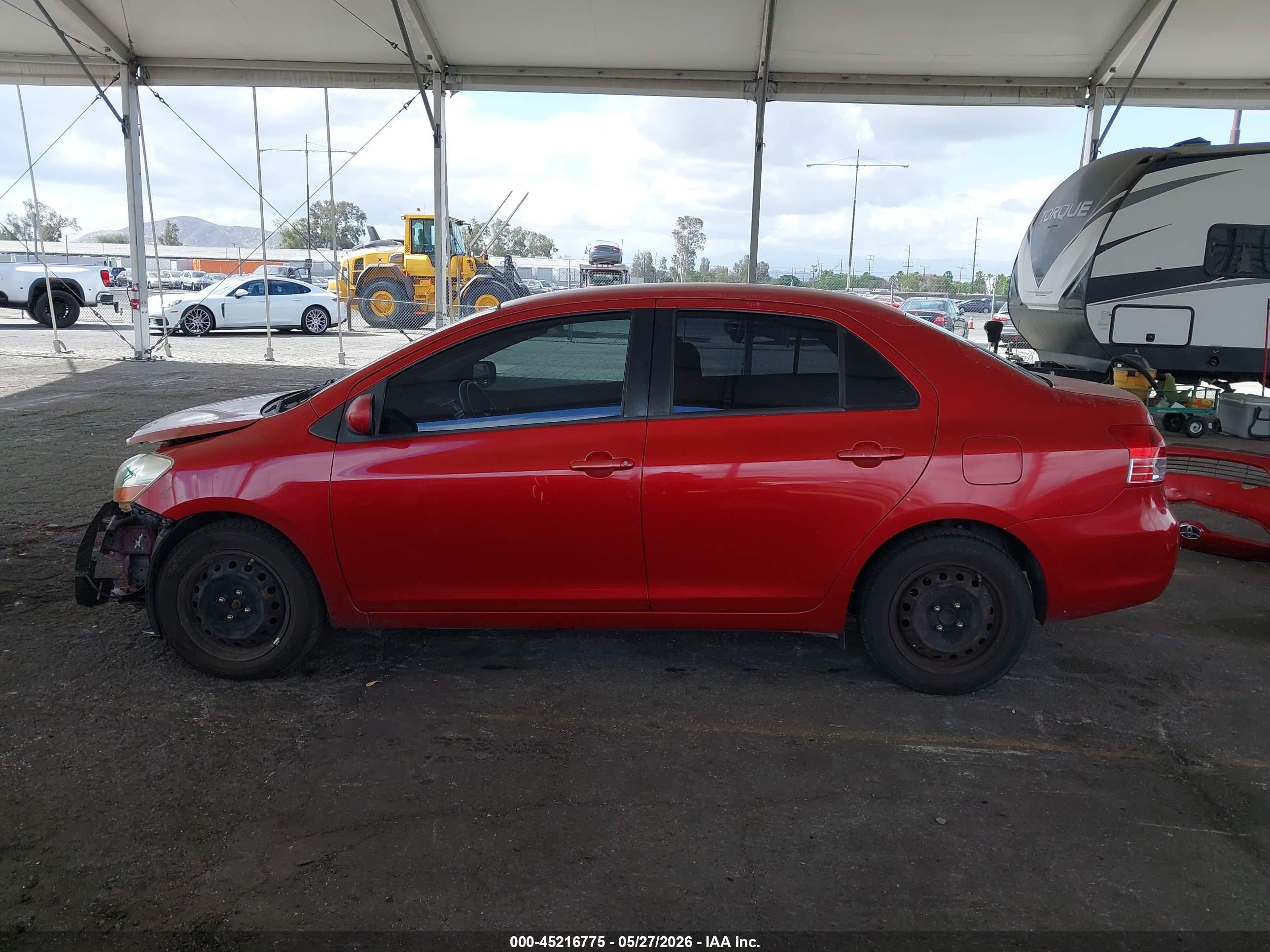 2009 Toyota Yaris   Красный vin: JTDBT903691342672