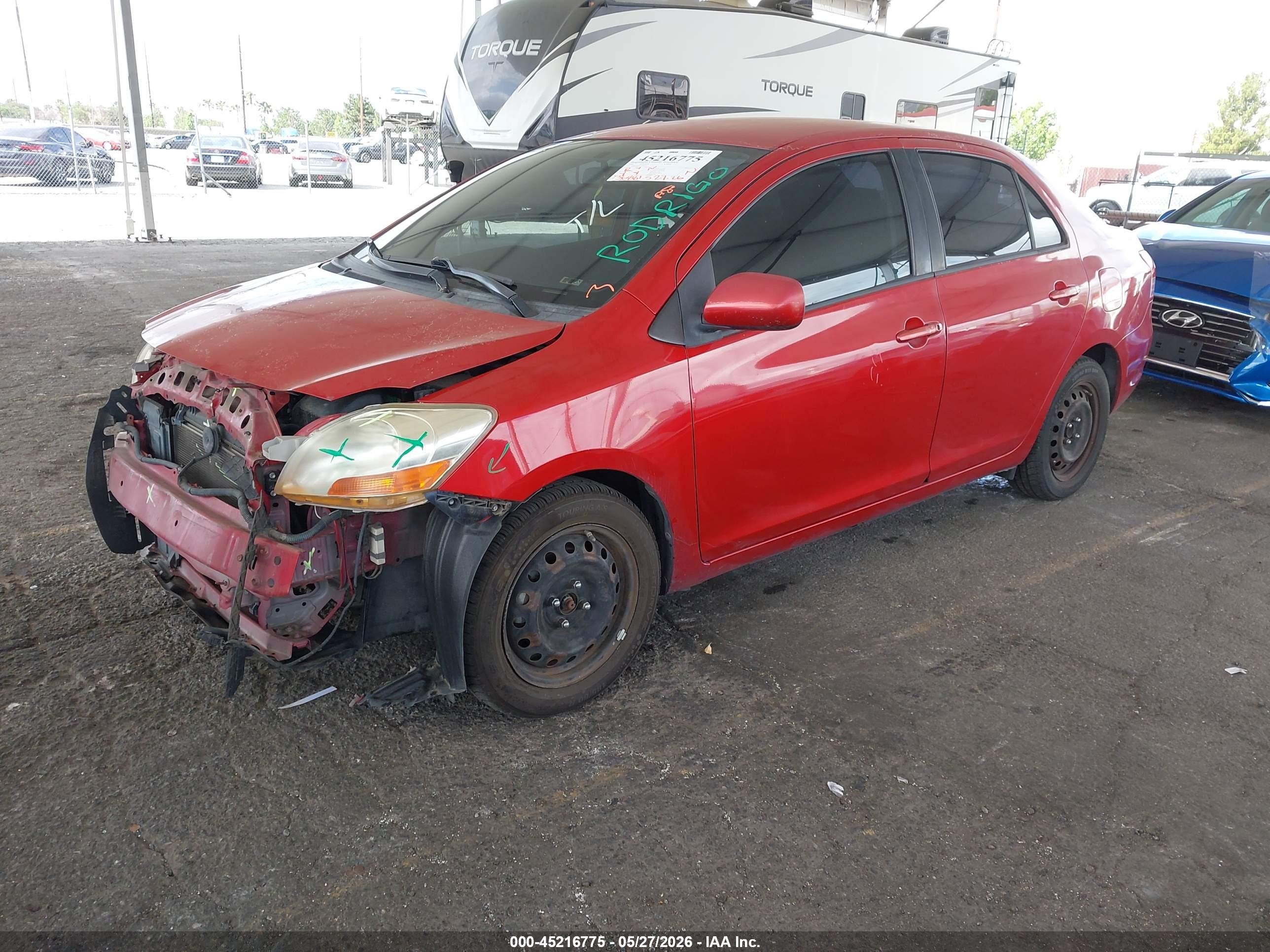 2009 Toyota Yaris   Красный vin: JTDBT903691342672