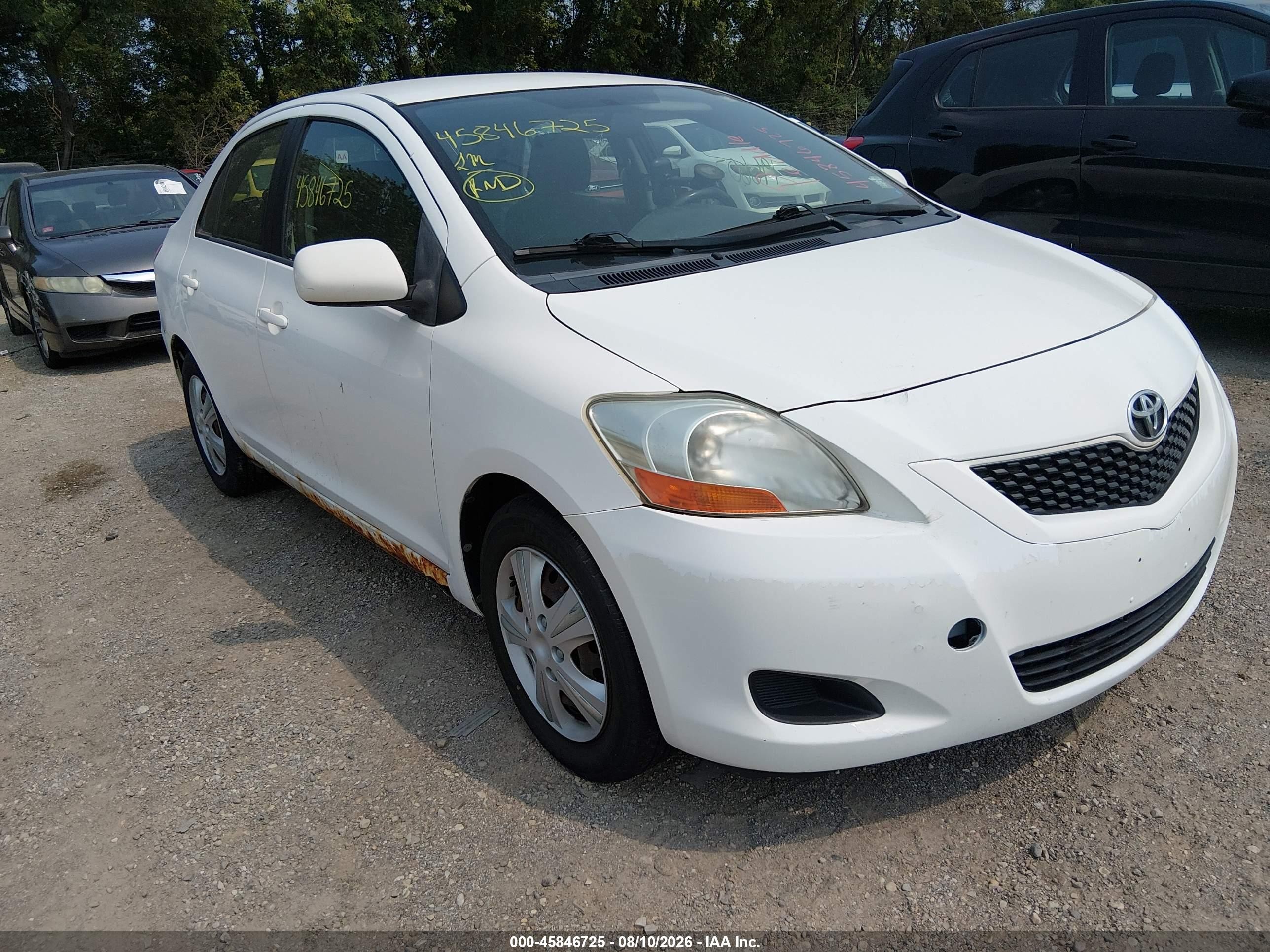2009 Toyota Yaris   White vin: JTDBT903691345748