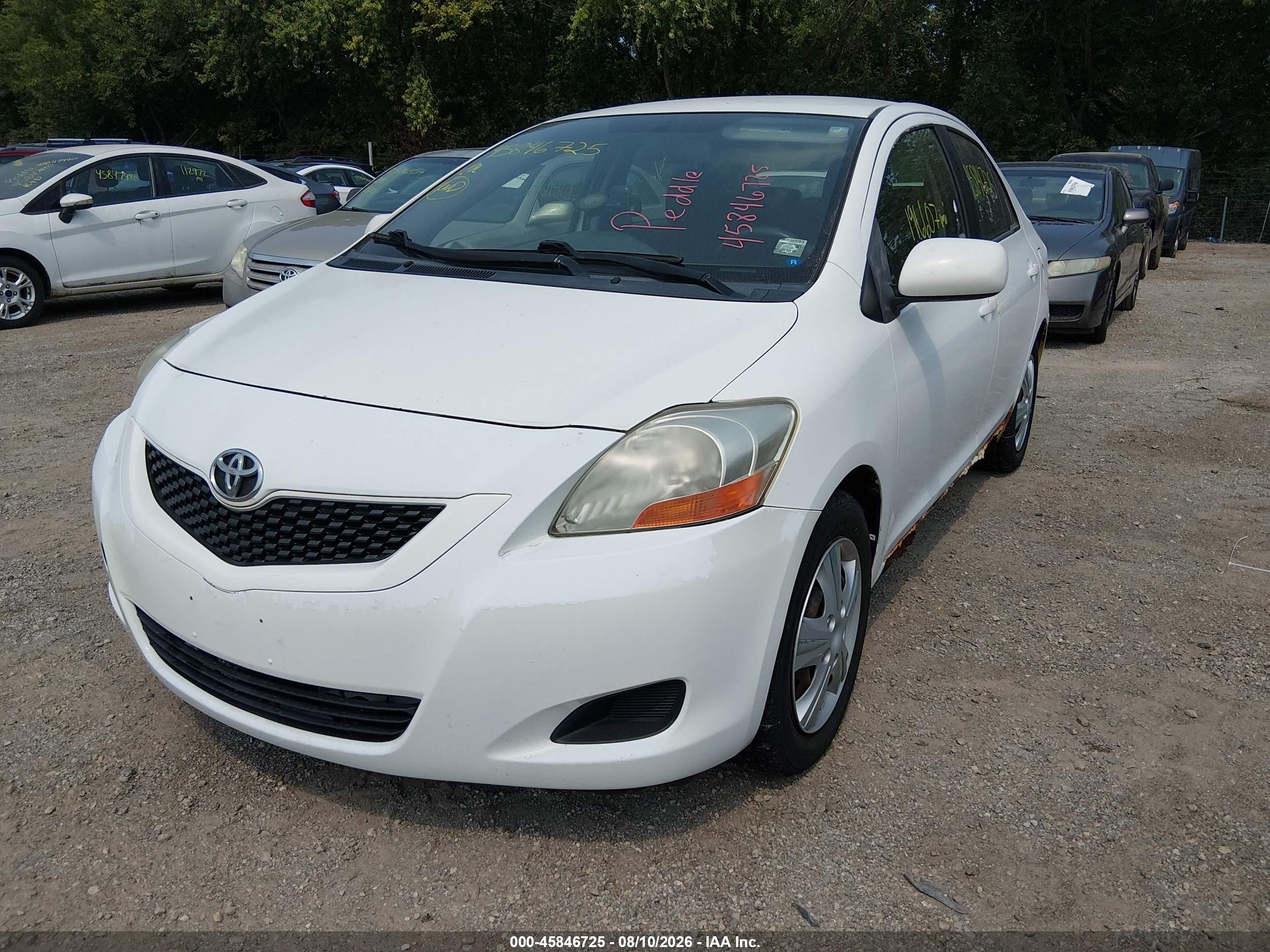 2009 Toyota Yaris   White vin: JTDBT903691345748