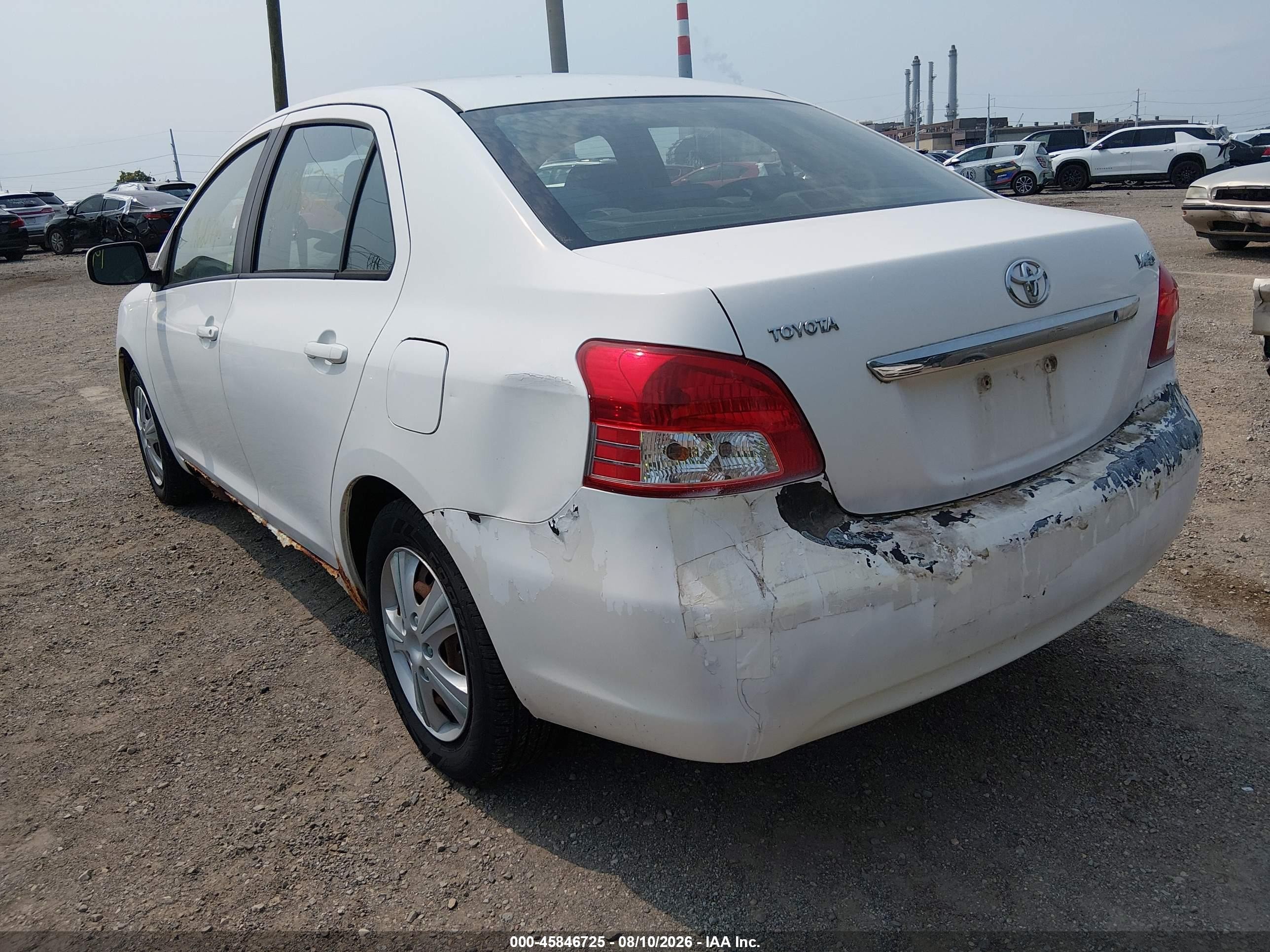 2009 Toyota Yaris   White vin: JTDBT903691345748