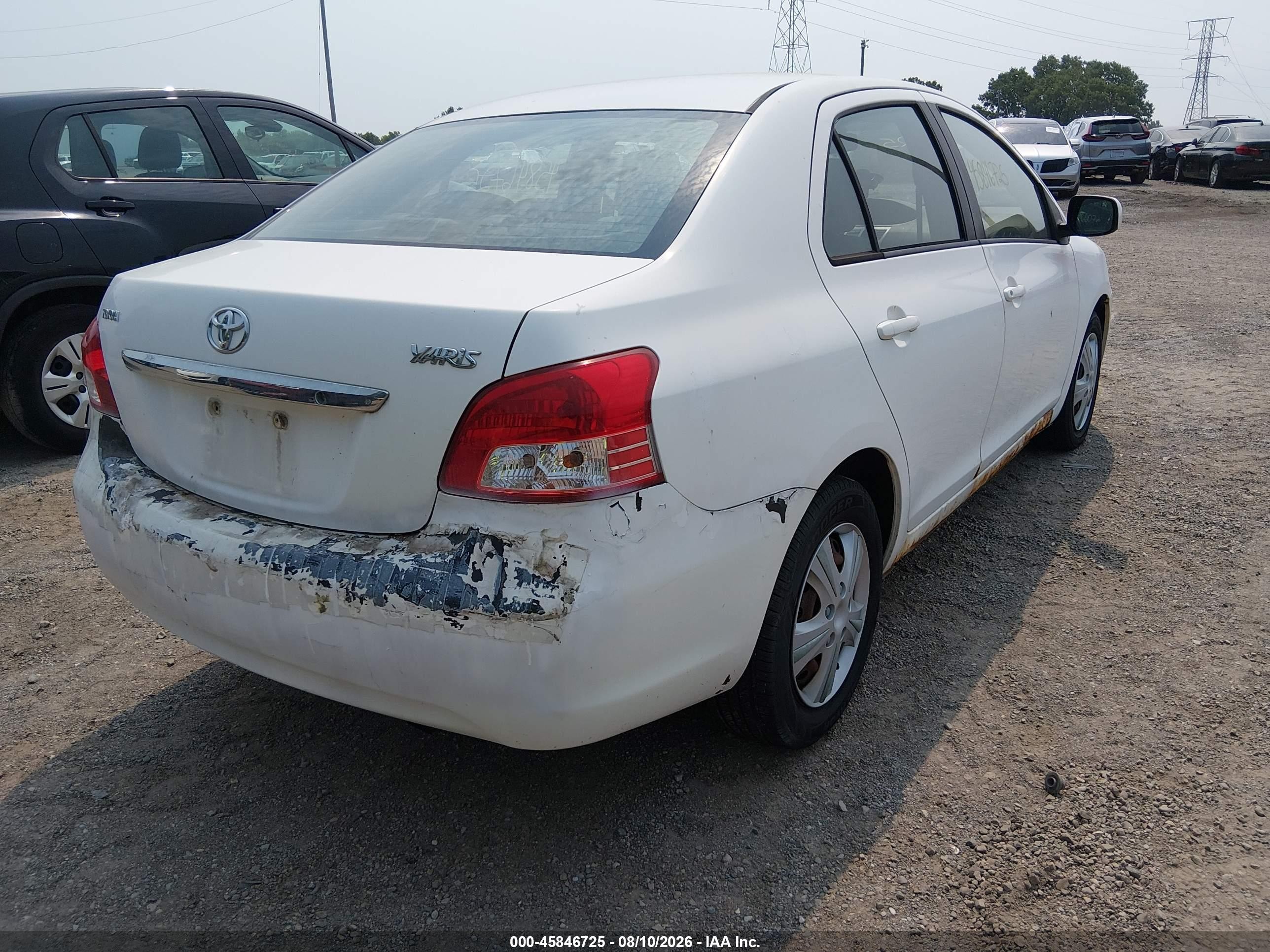 2009 Toyota Yaris   White vin: JTDBT903691345748