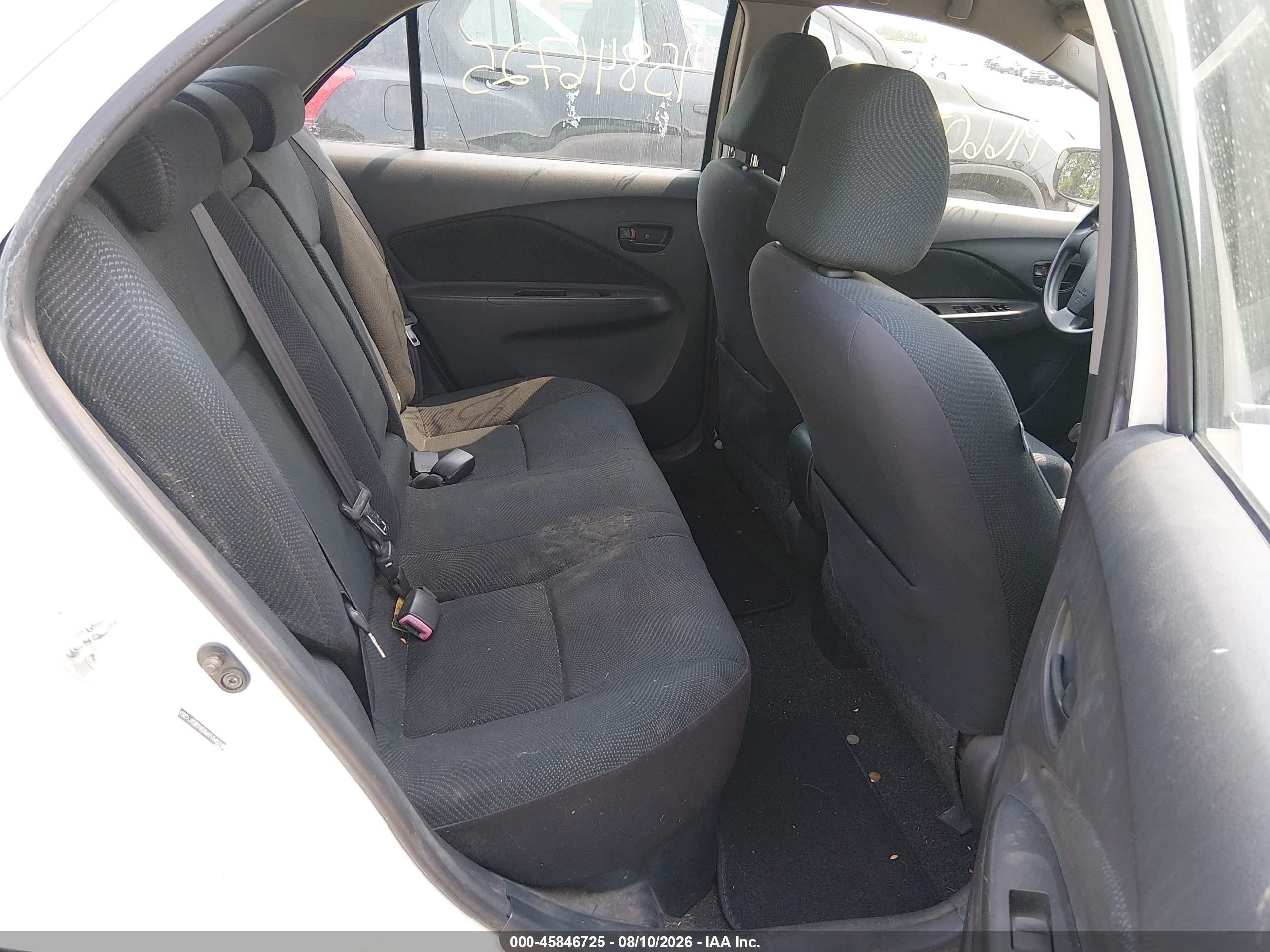 2009 Toyota Yaris   White vin: JTDBT903691345748