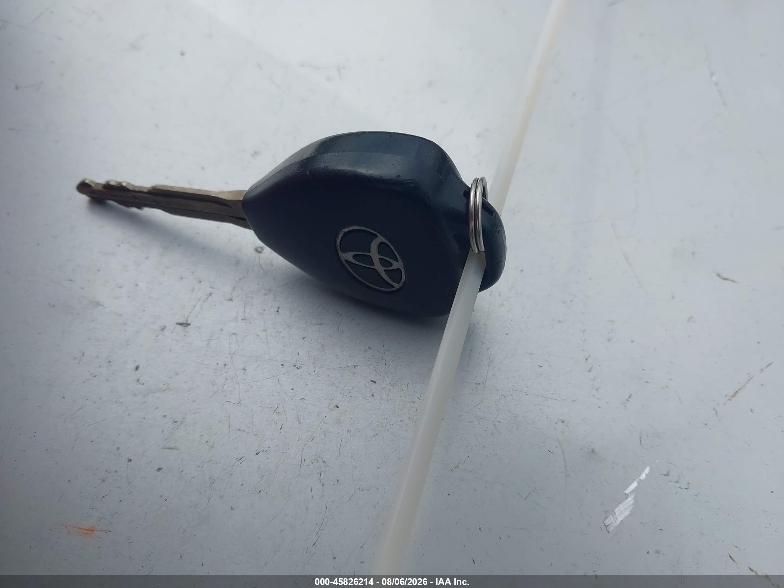 2009 Toyota Yaris   Серый vin: JTDBT903694048686