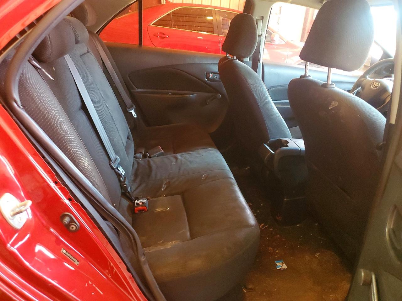2009 Toyota Yaris Base Red vin: JTDBT903694053662