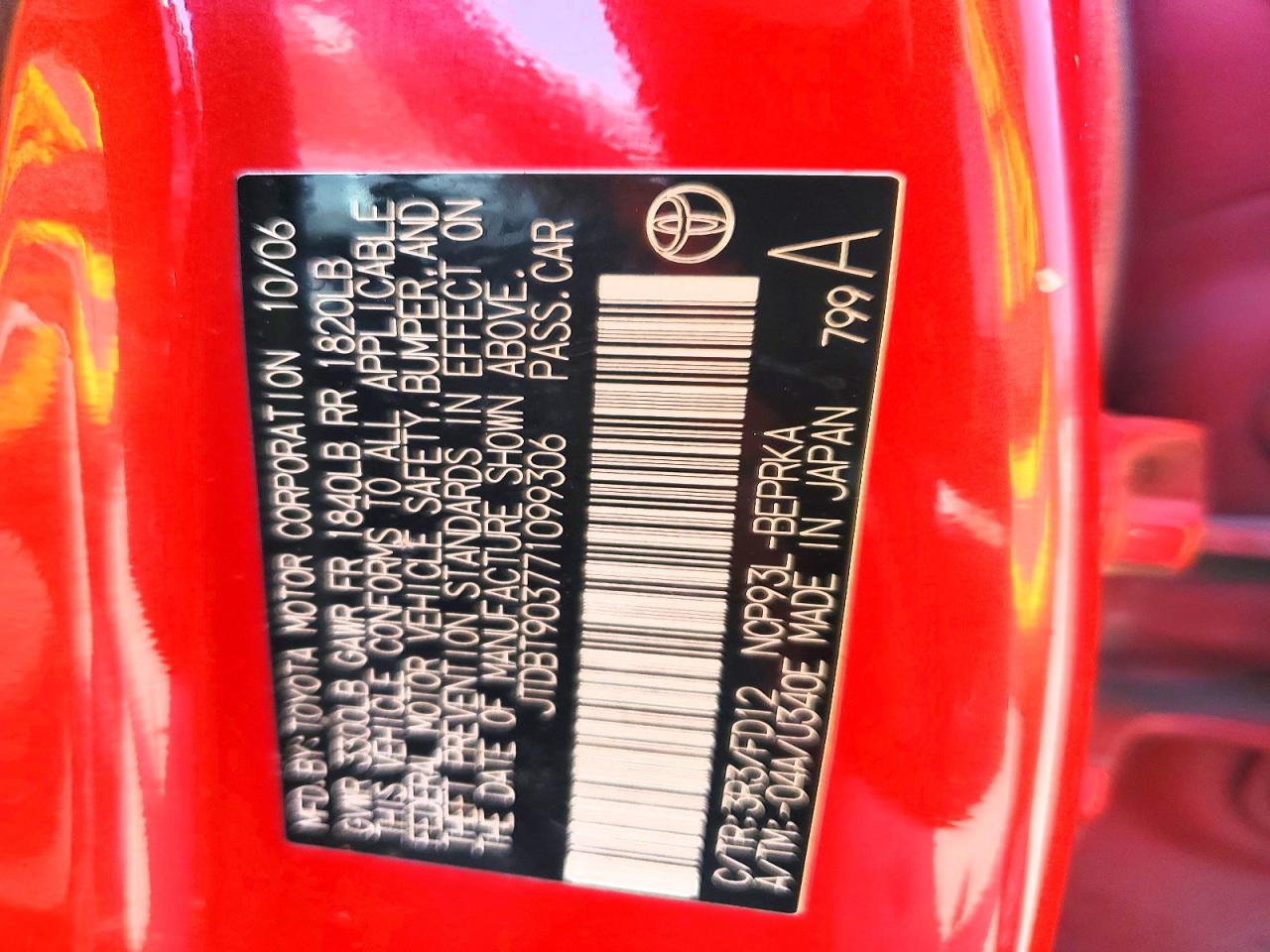 2007 Toyota Yaris Base Red vin: JTDBT903771099306