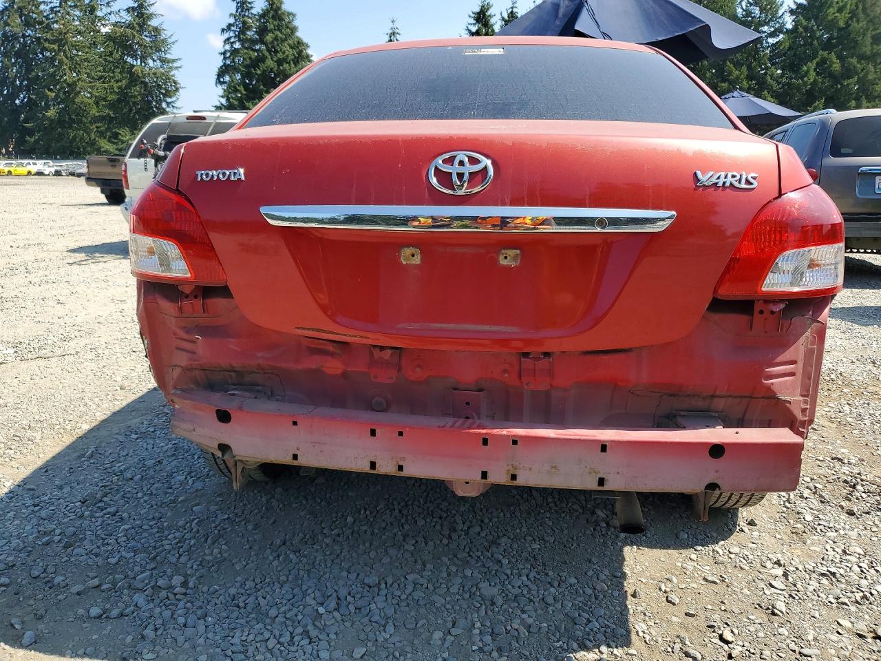 2007 Toyota Yaris Base Red vin: JTDBT903771099306