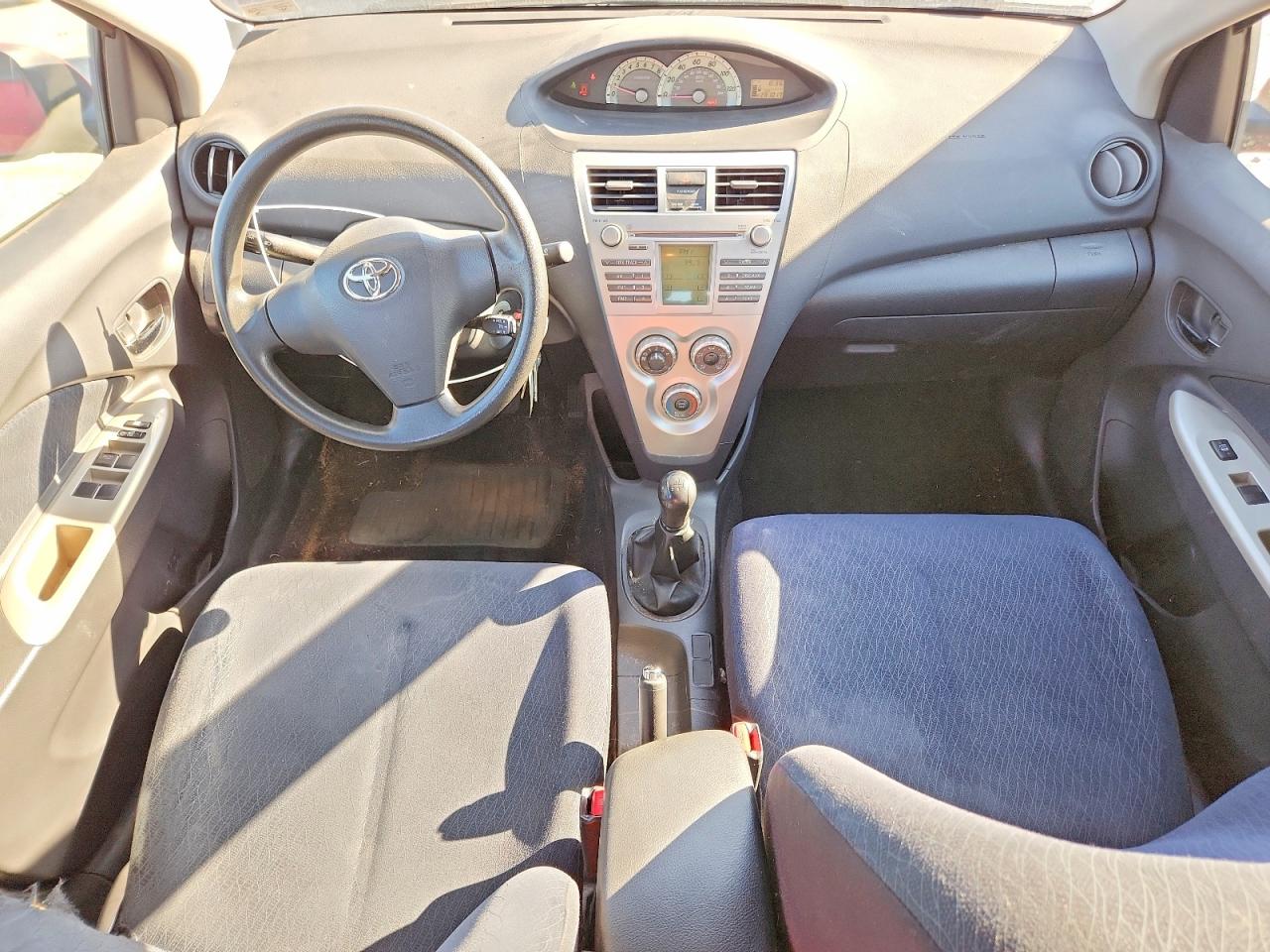 2007 Toyota Yaris Base Red vin: JTDBT903771122020