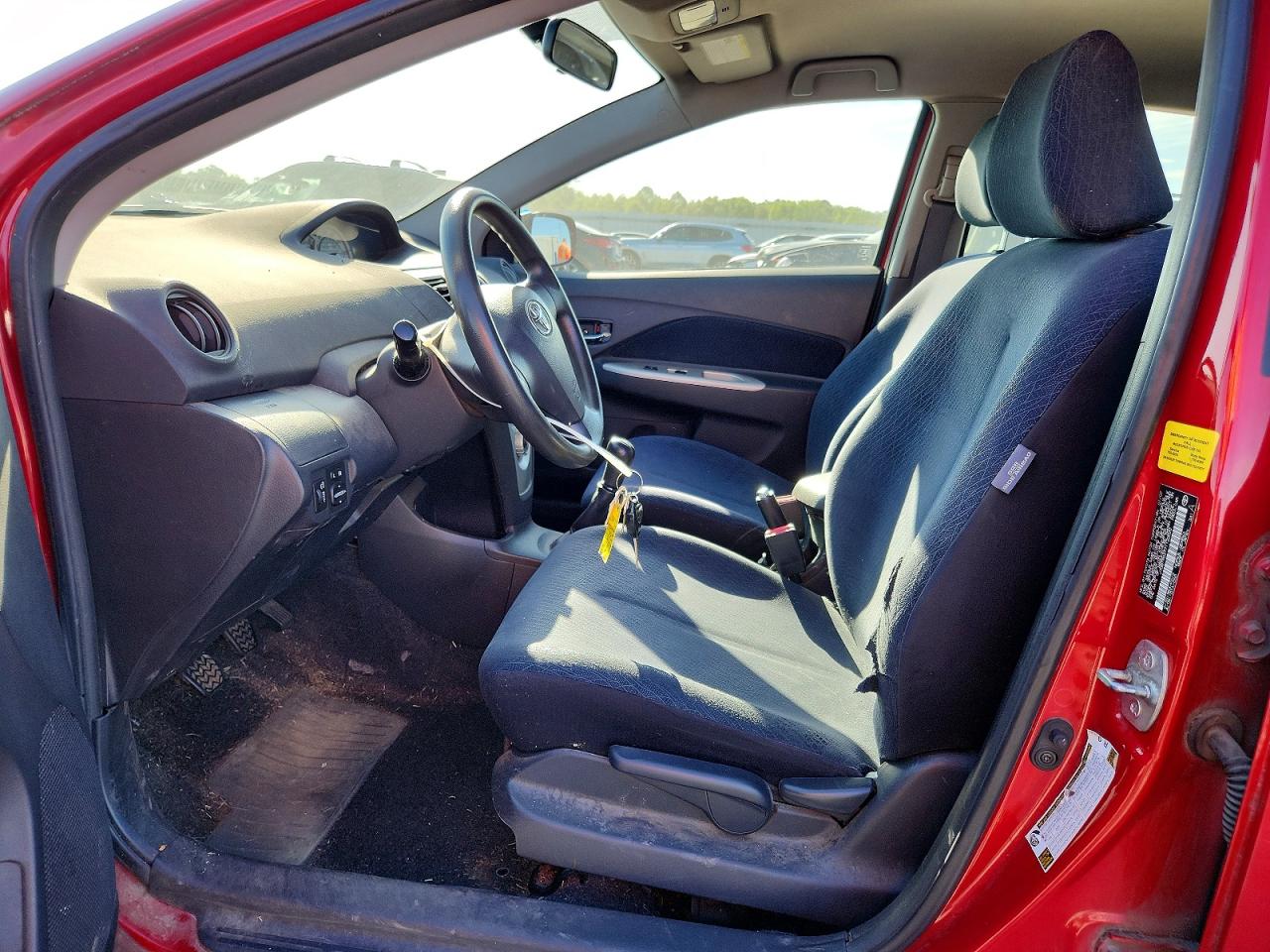 2007 Toyota Yaris Base Red vin: JTDBT903771122020