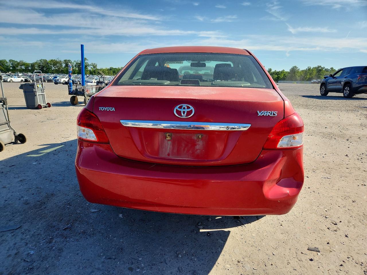 2007 Toyota Yaris Base Red vin: JTDBT903771122020