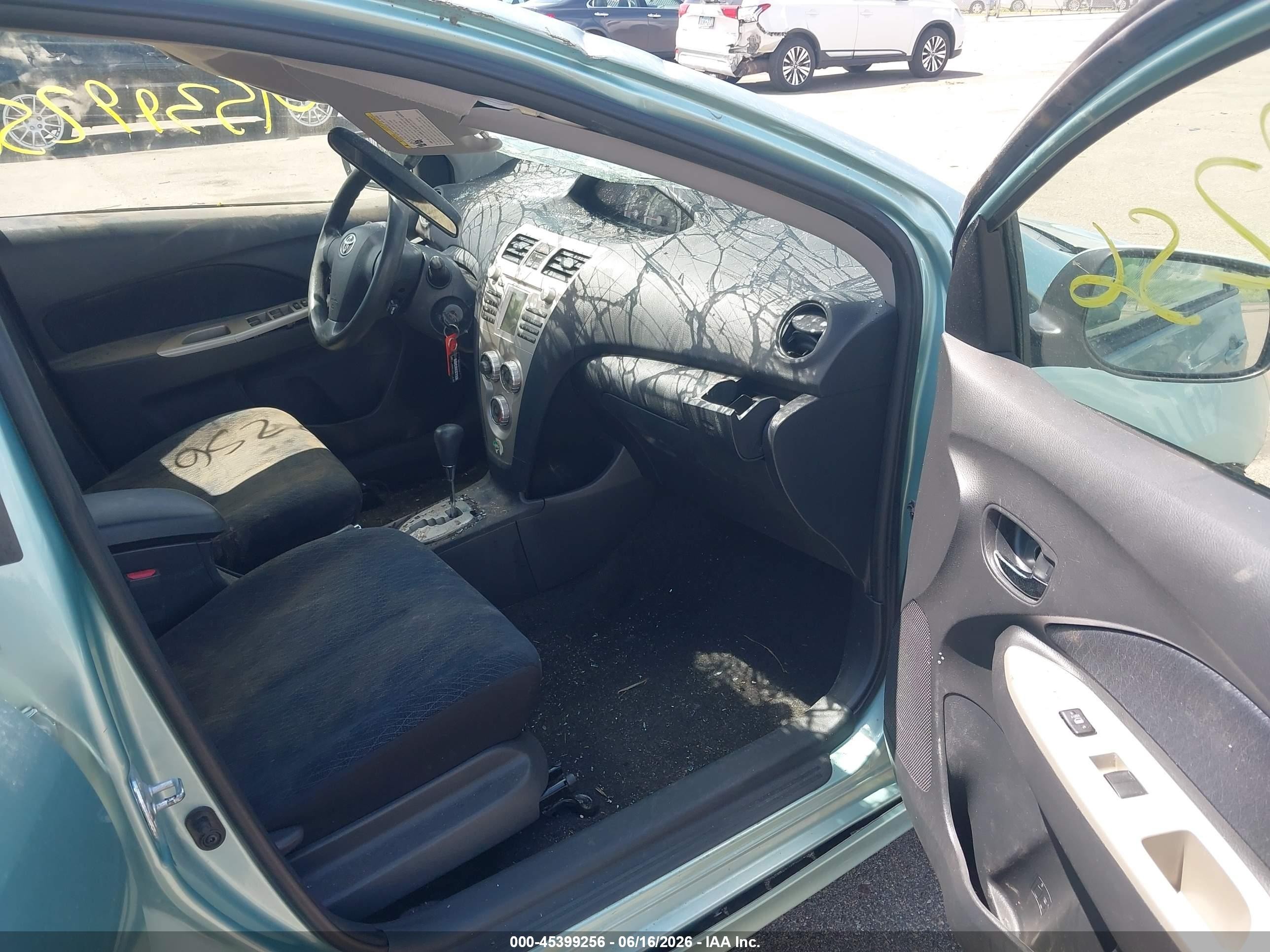 2008 Toyota Yaris S Blue vin: JTDBT903781247701