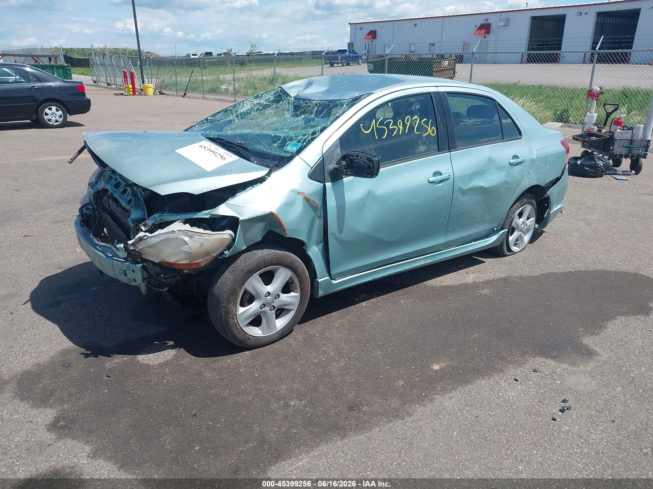 2008 Toyota Yaris S Blue vin: JTDBT903781247701