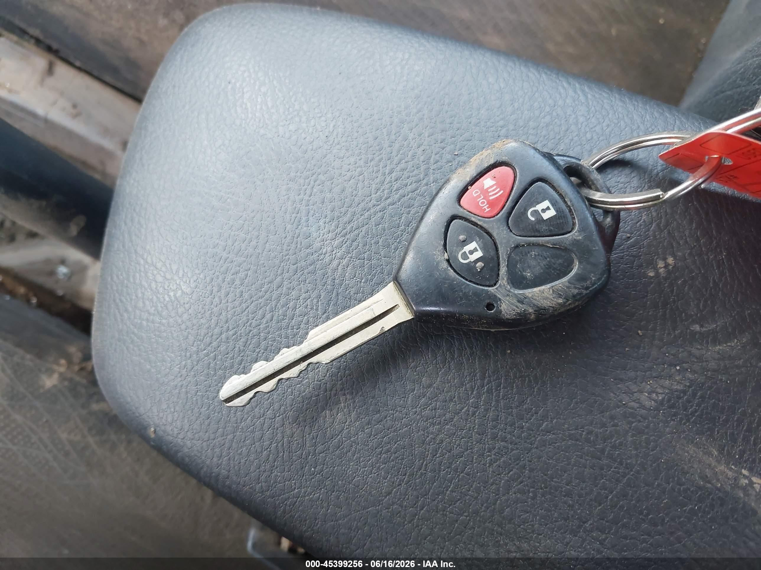 2008 Toyota Yaris S Blue vin: JTDBT903781247701