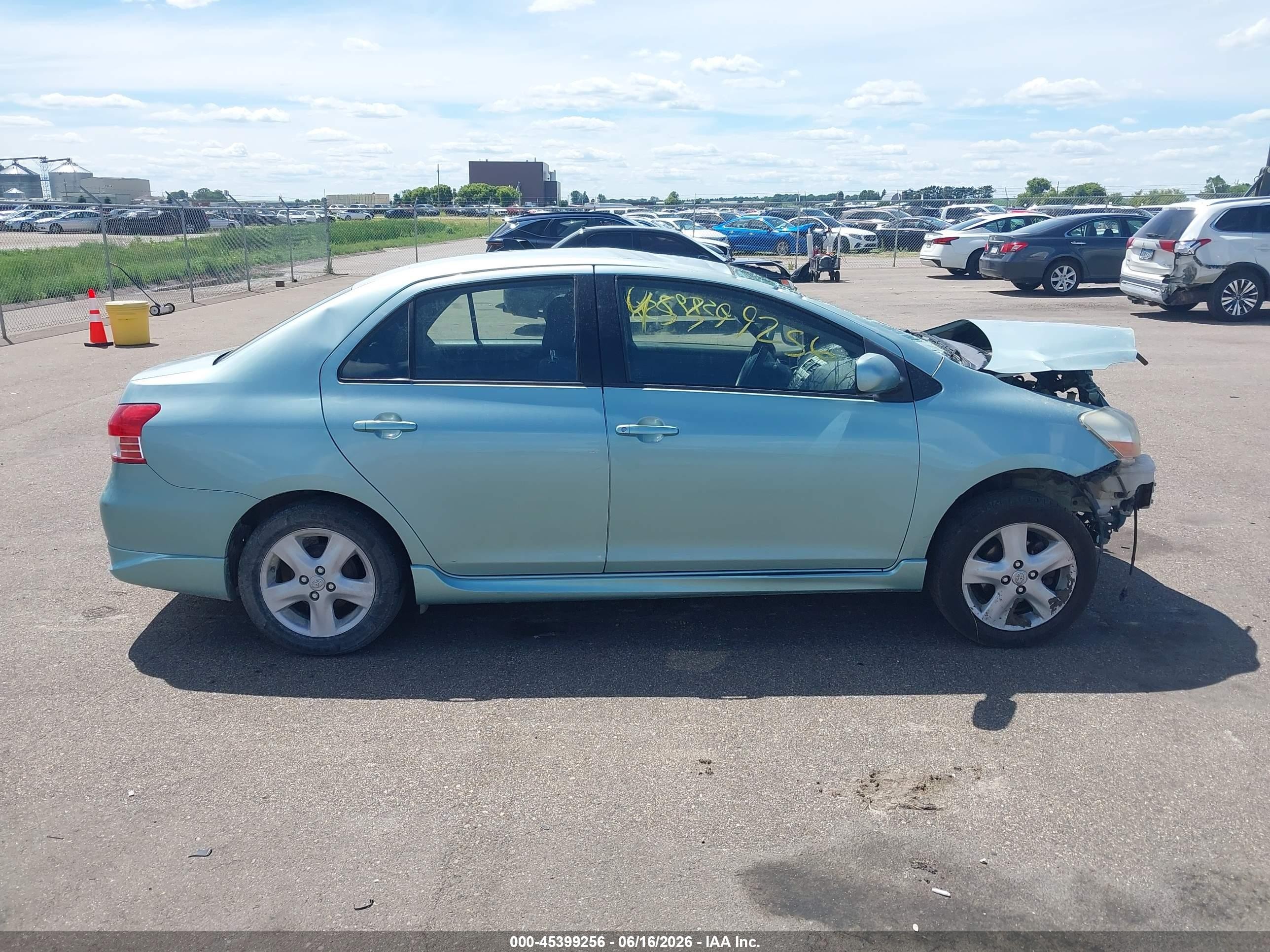 2008 Toyota Yaris S Blue vin: JTDBT903781247701