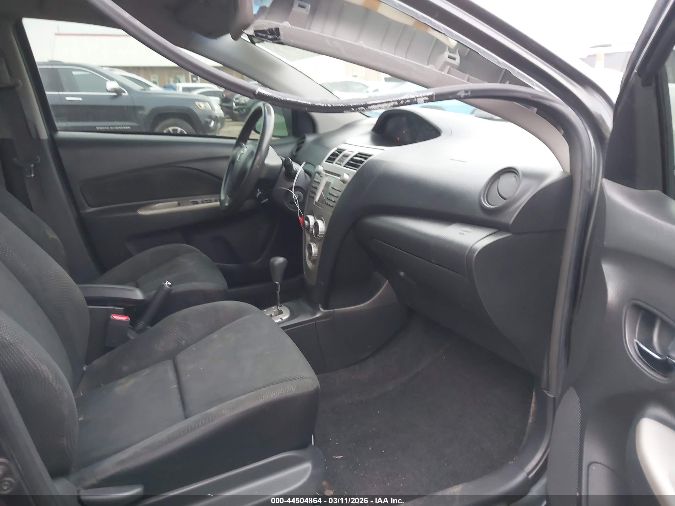 2009 Toyota Yaris Gray vin: JTDBT903791321166