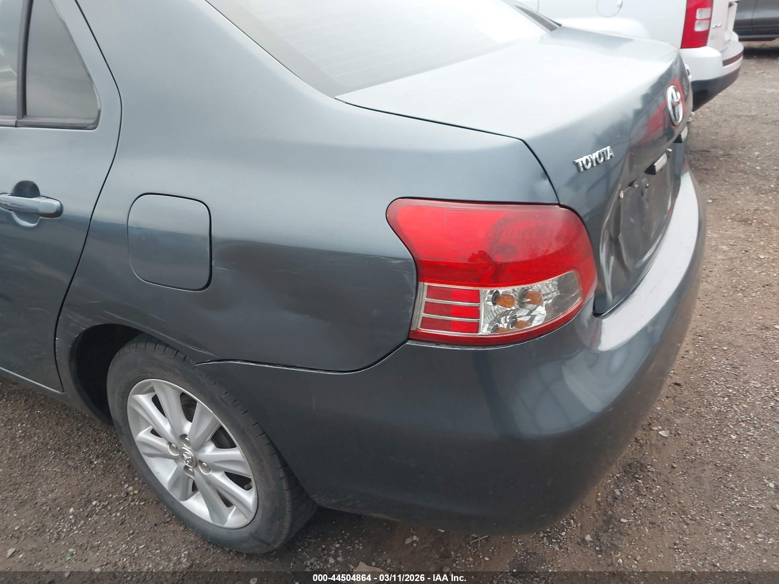 2009 Toyota Yaris Gray vin: JTDBT903791321166