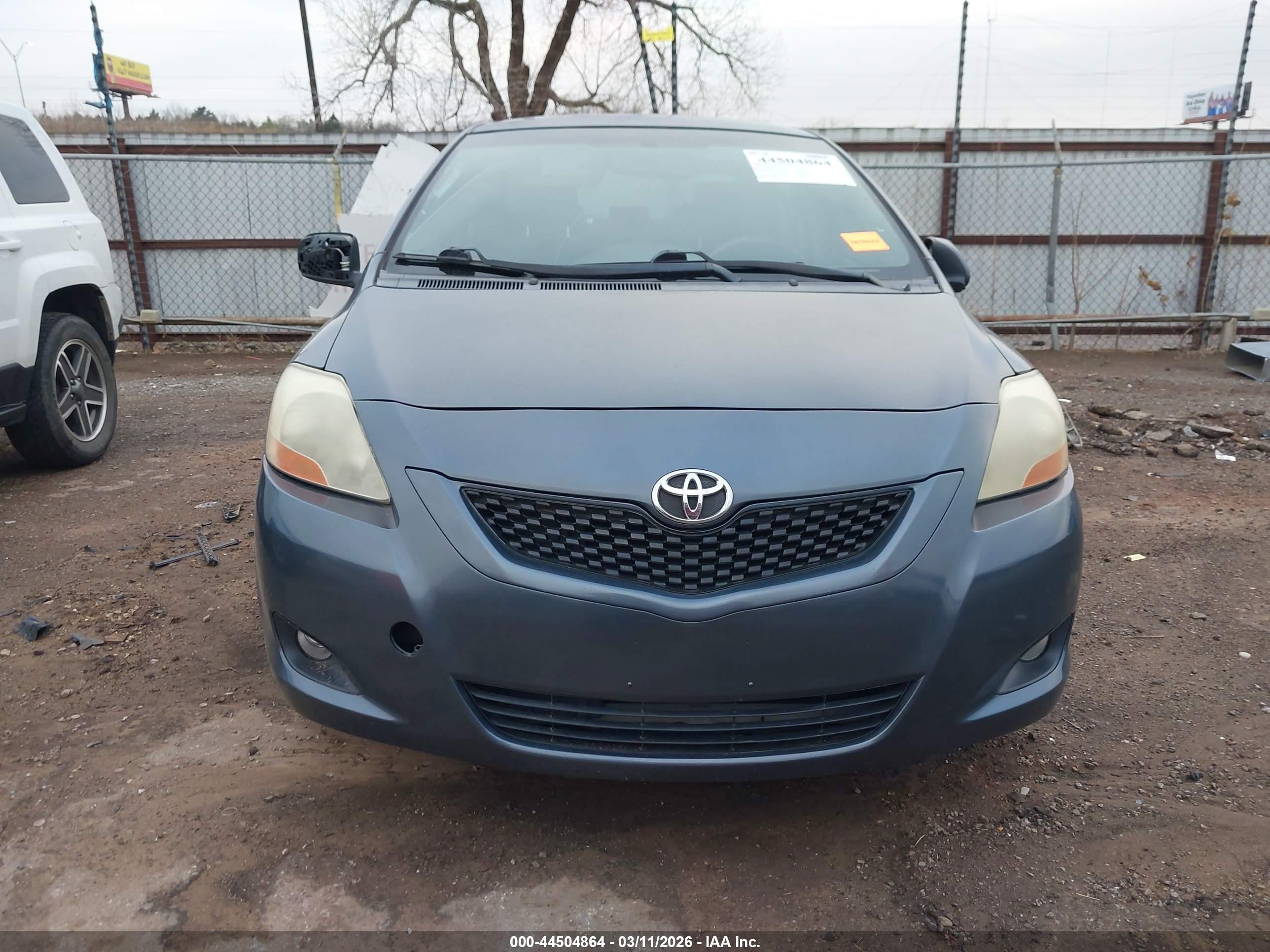 2009 Toyota Yaris Gray vin: JTDBT903791321166
