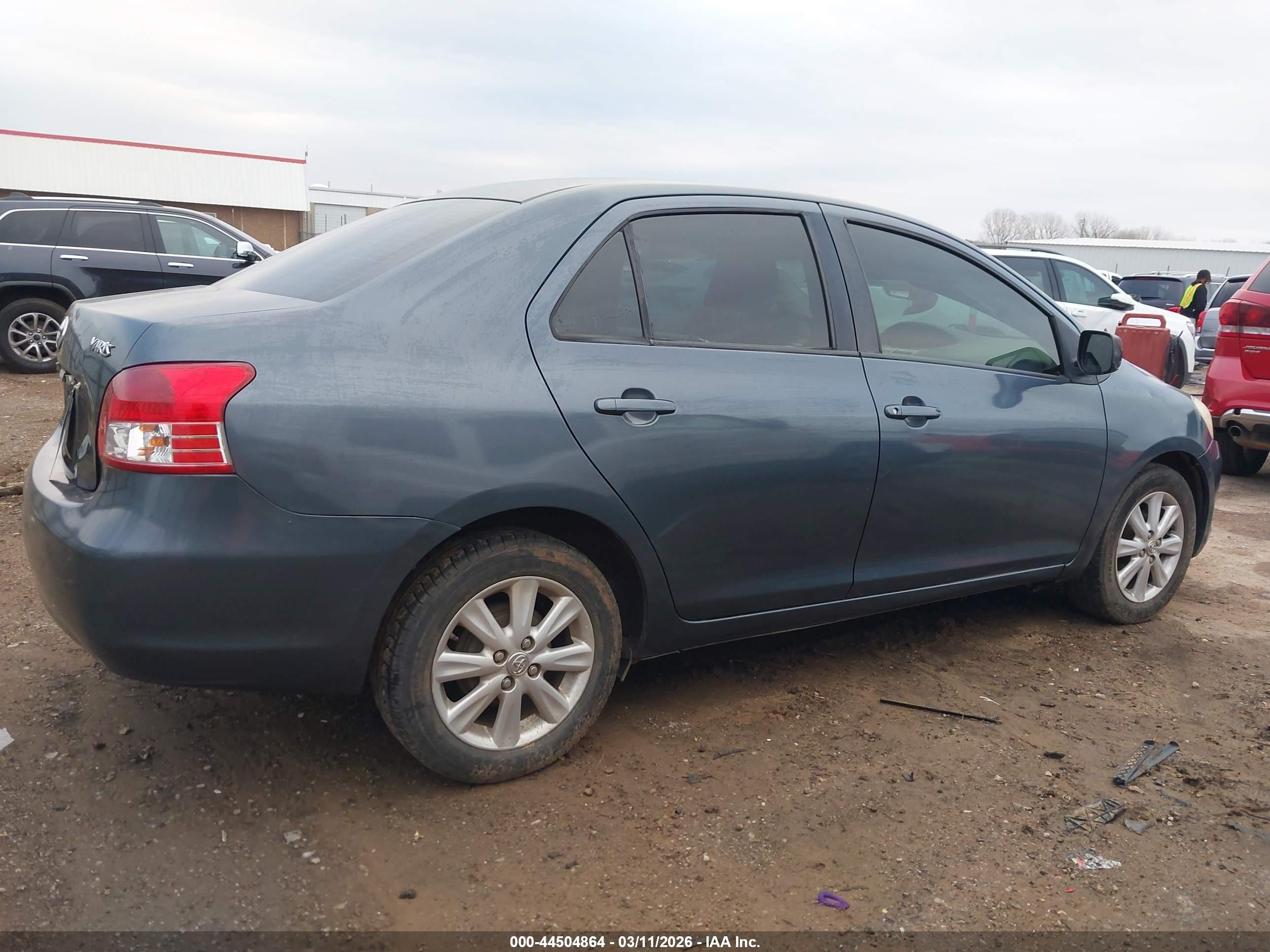 2009 Toyota Yaris Gray vin: JTDBT903791321166