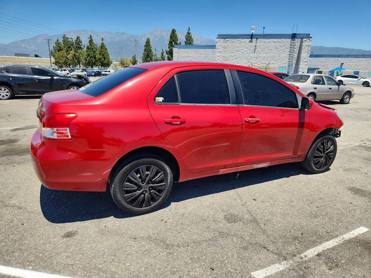 2009 Toyota Yaris Base Red vin: JTDBT903791339571