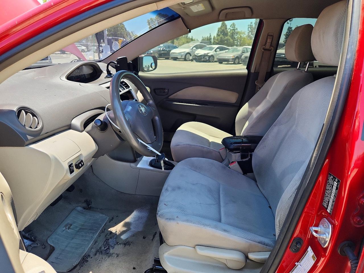 2009 Toyota Yaris Base Red vin: JTDBT903791339571