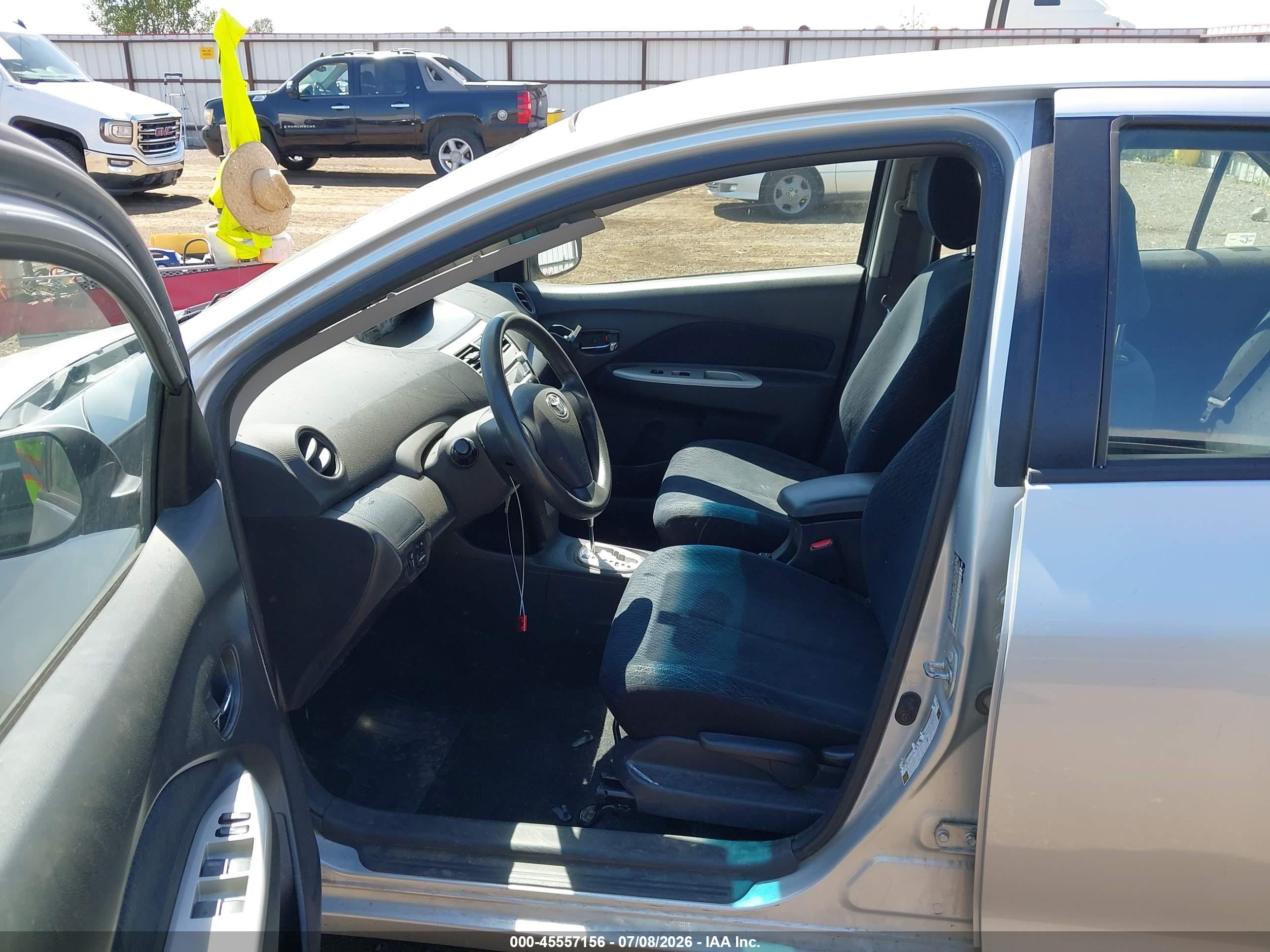2007 Toyota Yaris   Silver vin: JTDBT903871015123