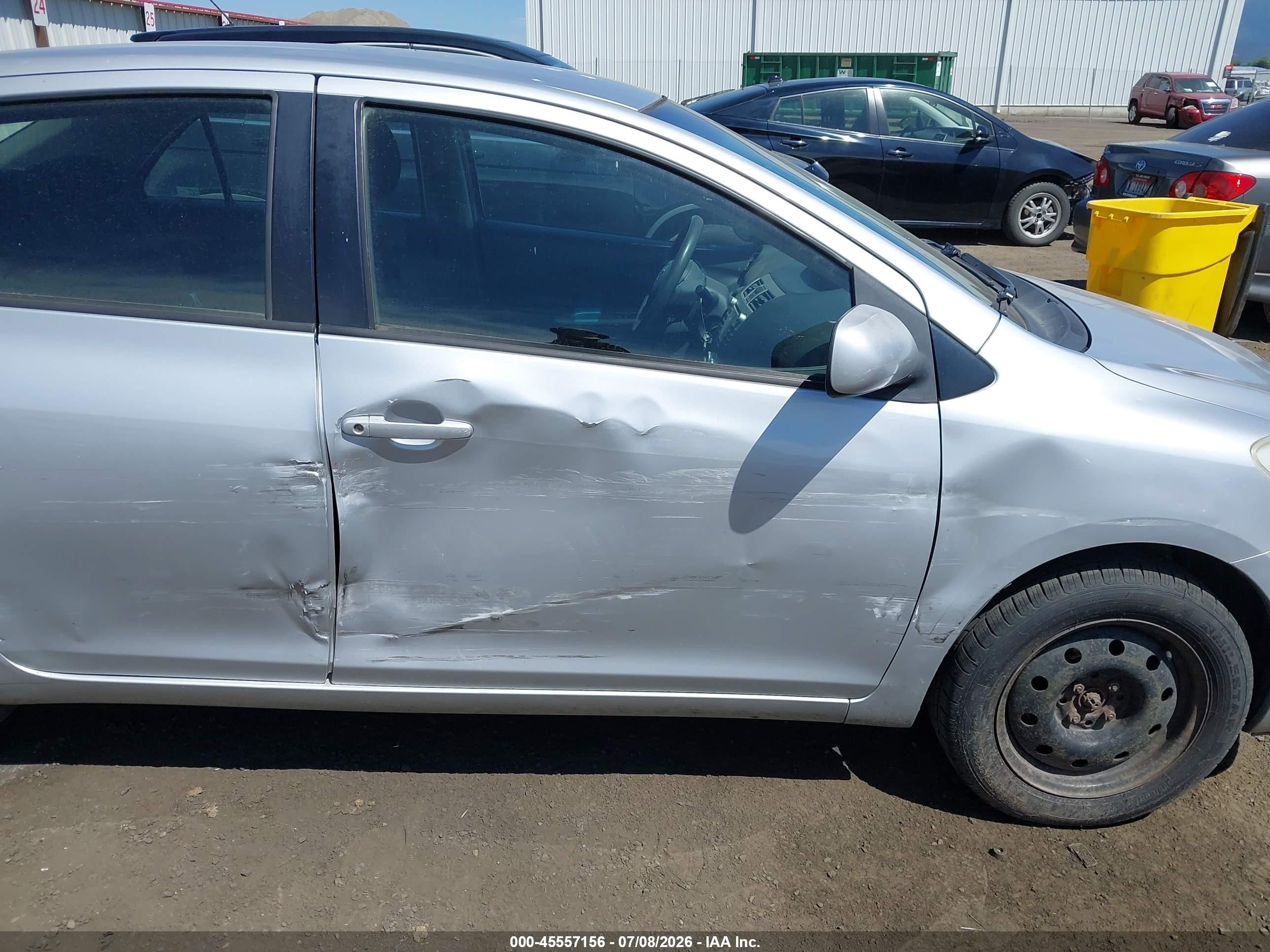 2007 Toyota Yaris   Silver vin: JTDBT903871015123