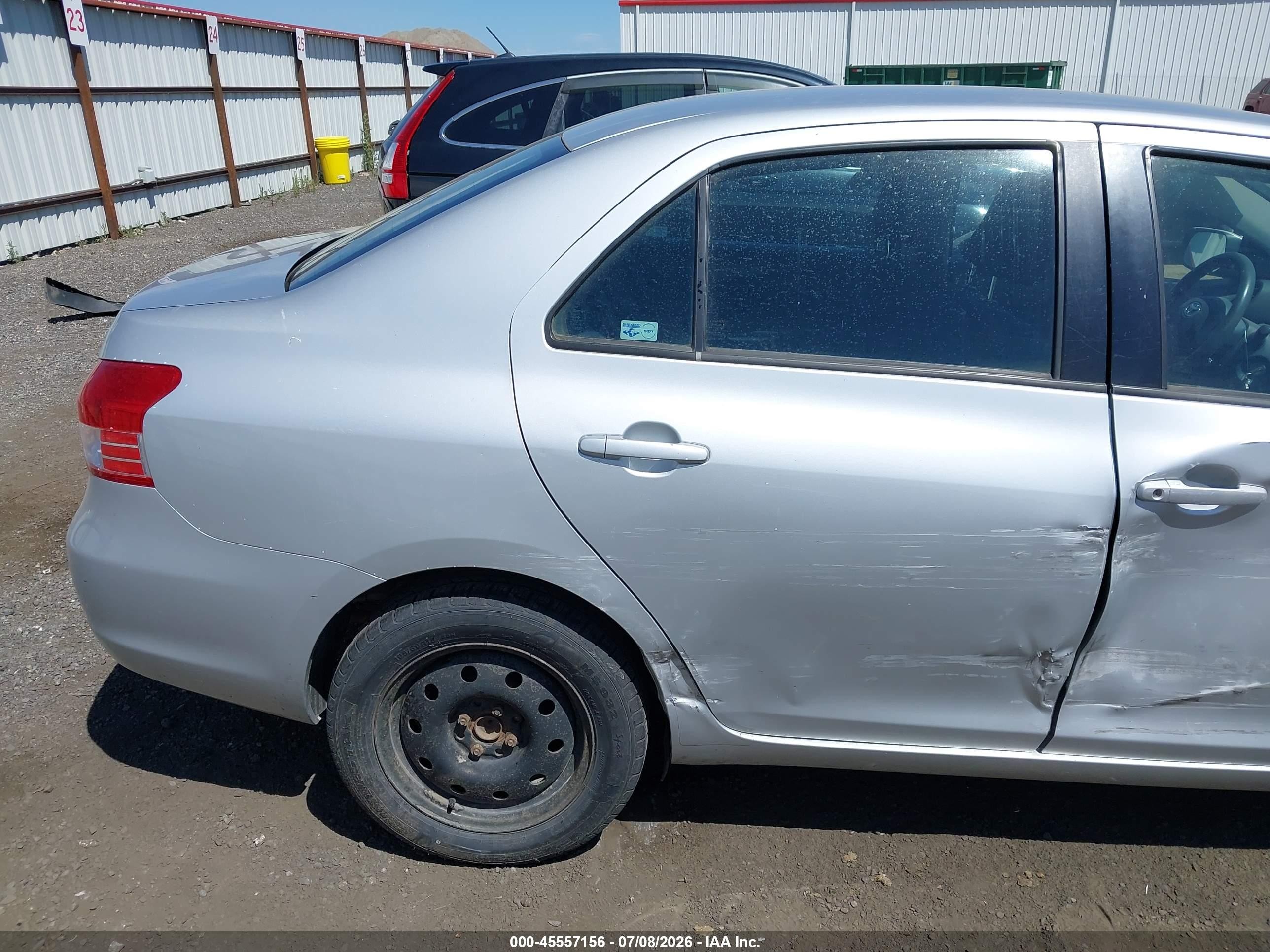 2007 Toyota Yaris   Silver vin: JTDBT903871015123
