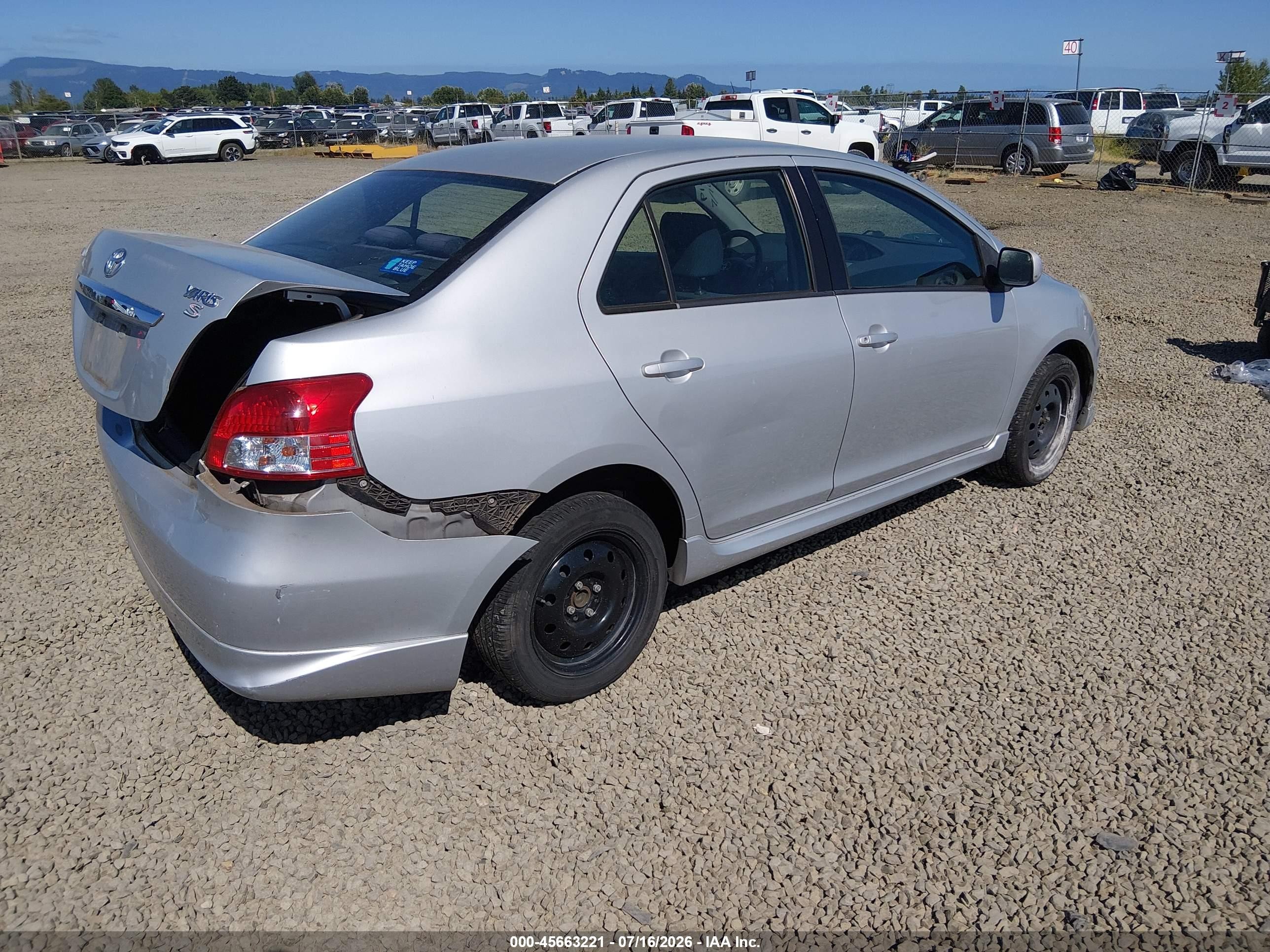 2007 Toyota Yaris S Silver vin: JTDBT903871137383