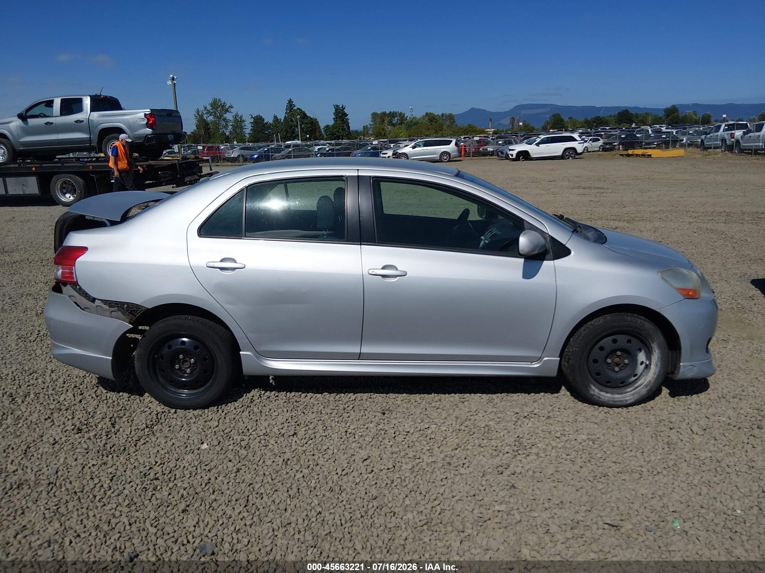 2007 Toyota Yaris S Silver vin: JTDBT903871137383