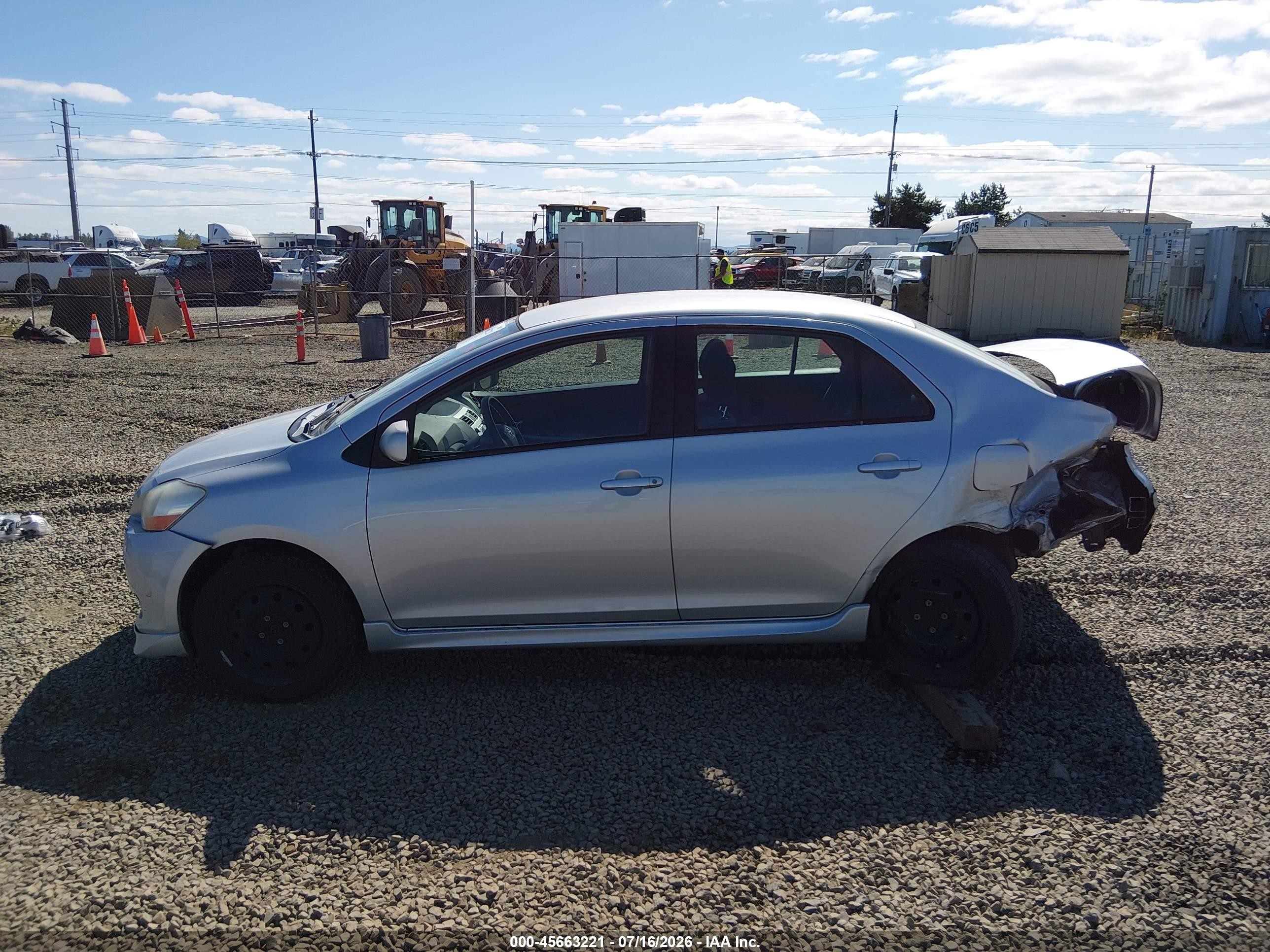 2007 Toyota Yaris S Silver vin: JTDBT903871137383