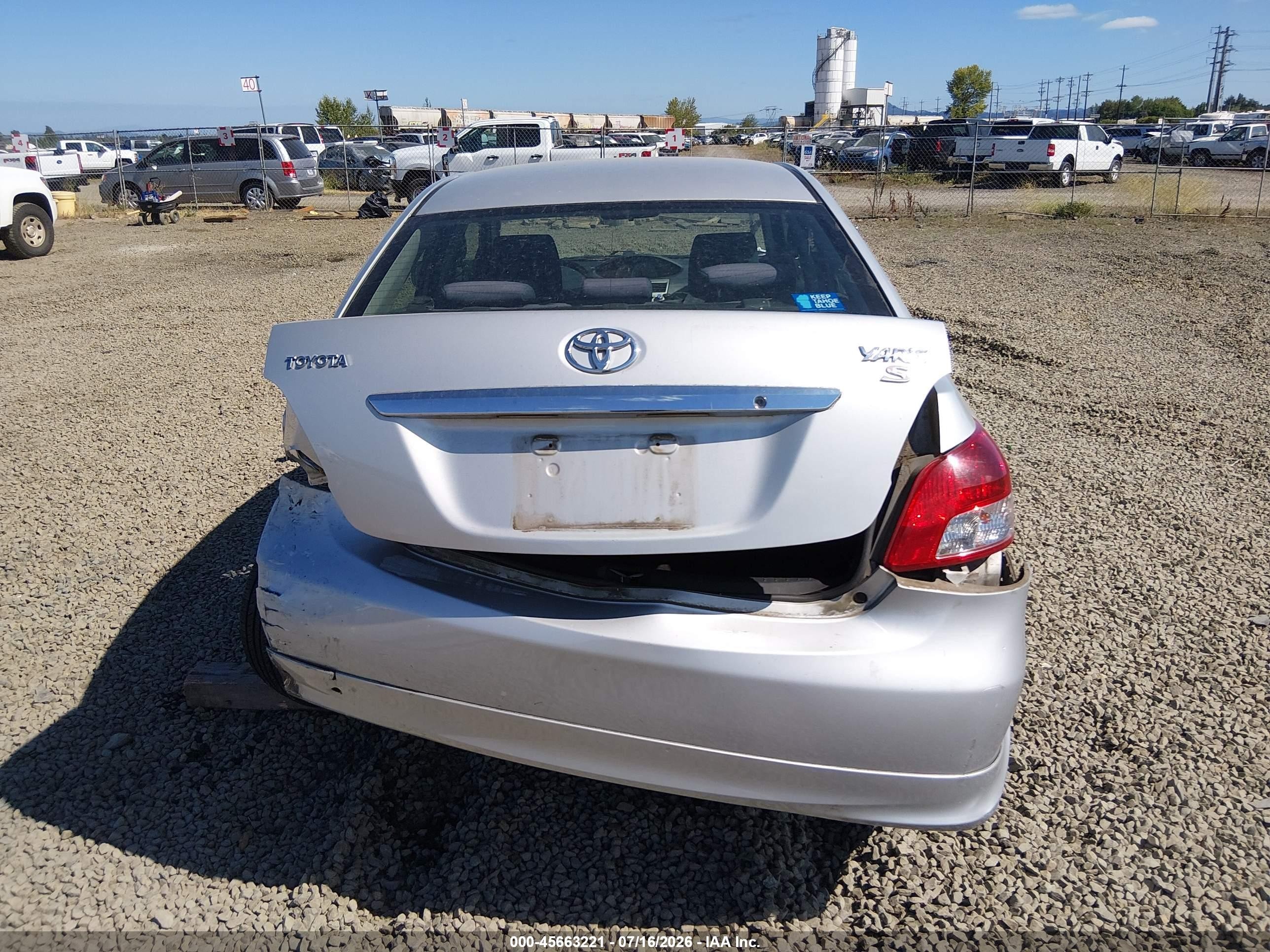 2007 Toyota Yaris S Silver vin: JTDBT903871137383