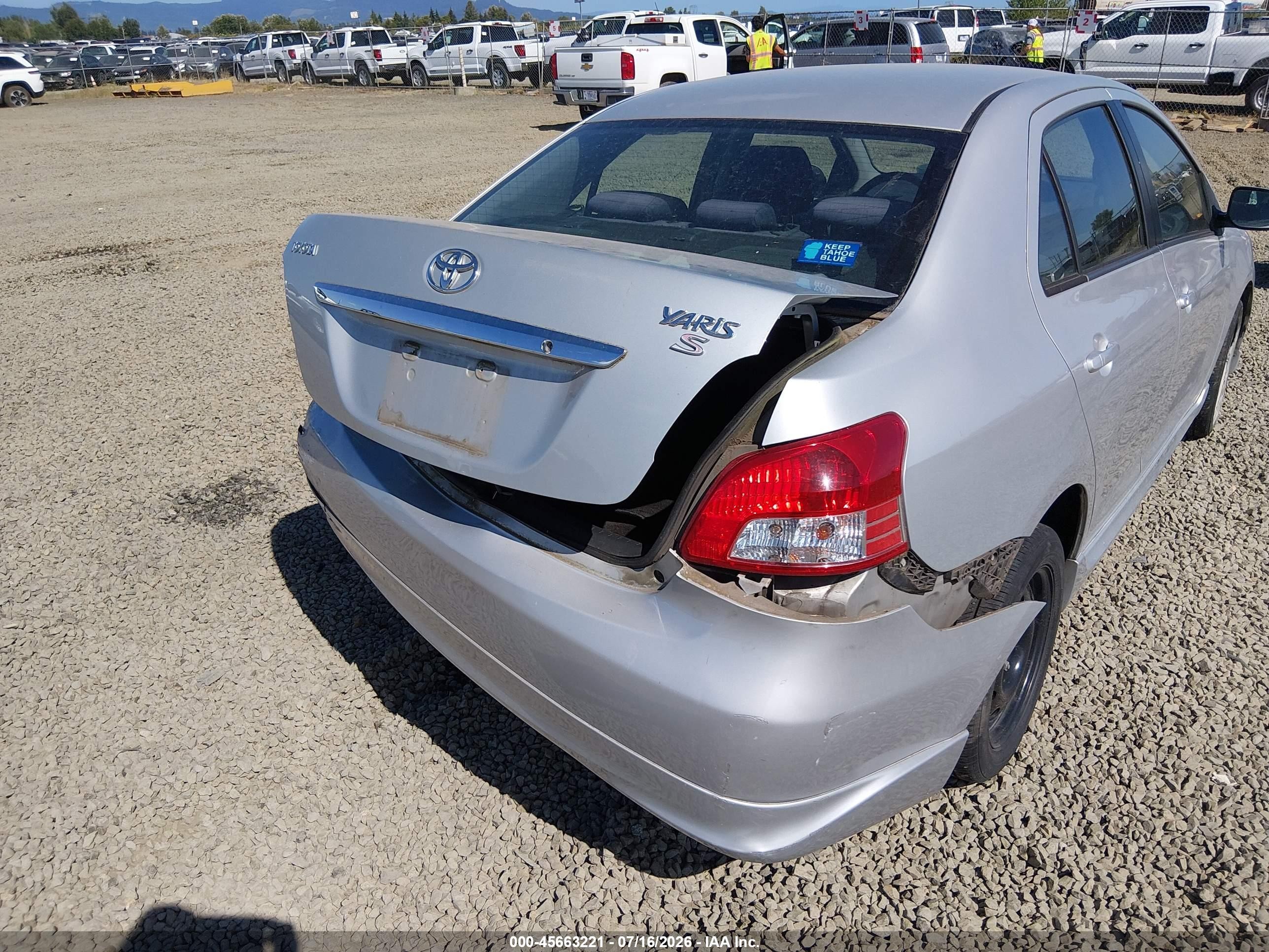 2007 Toyota Yaris S Silver vin: JTDBT903871137383