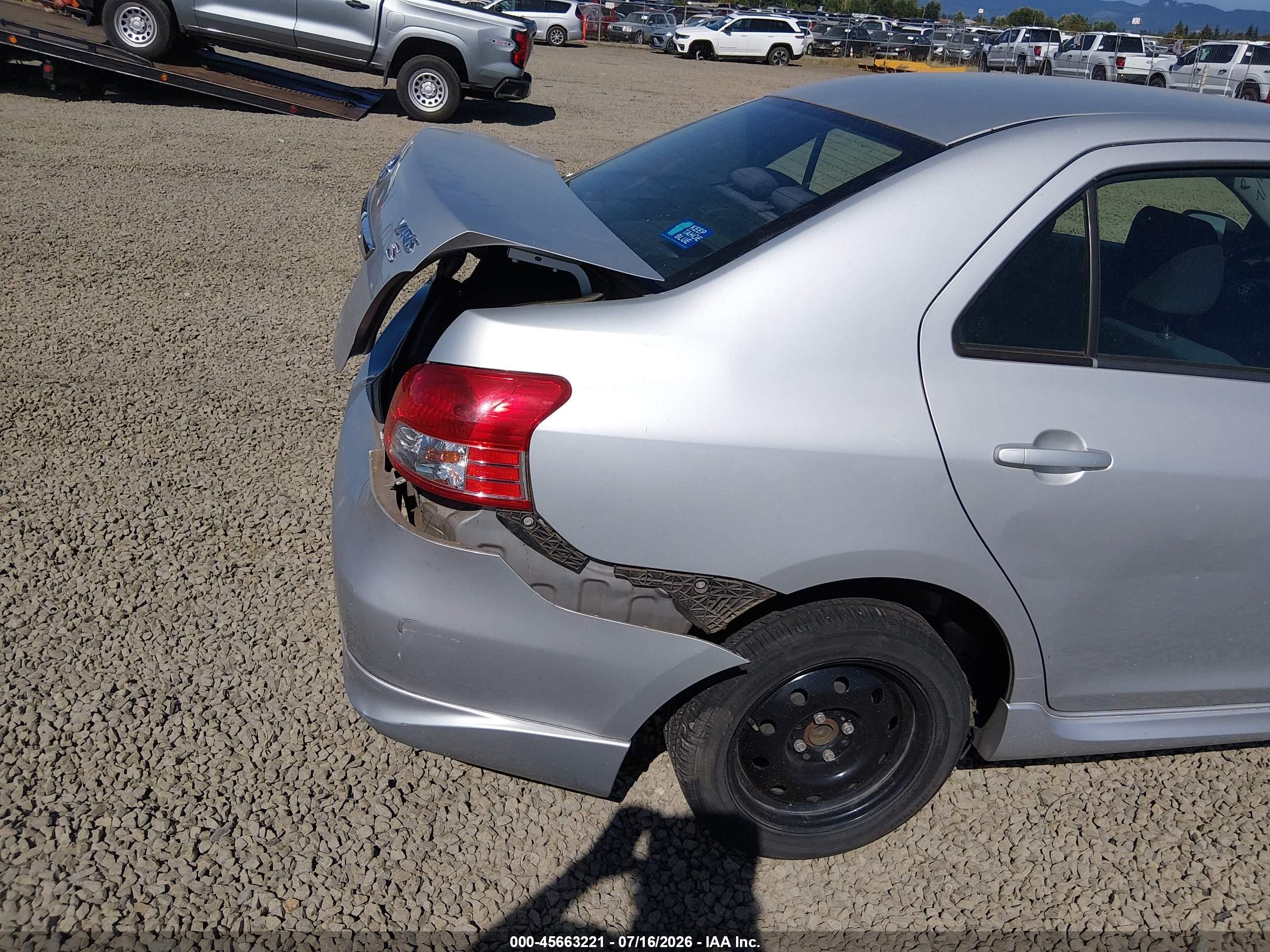 2007 Toyota Yaris S Silver vin: JTDBT903871137383