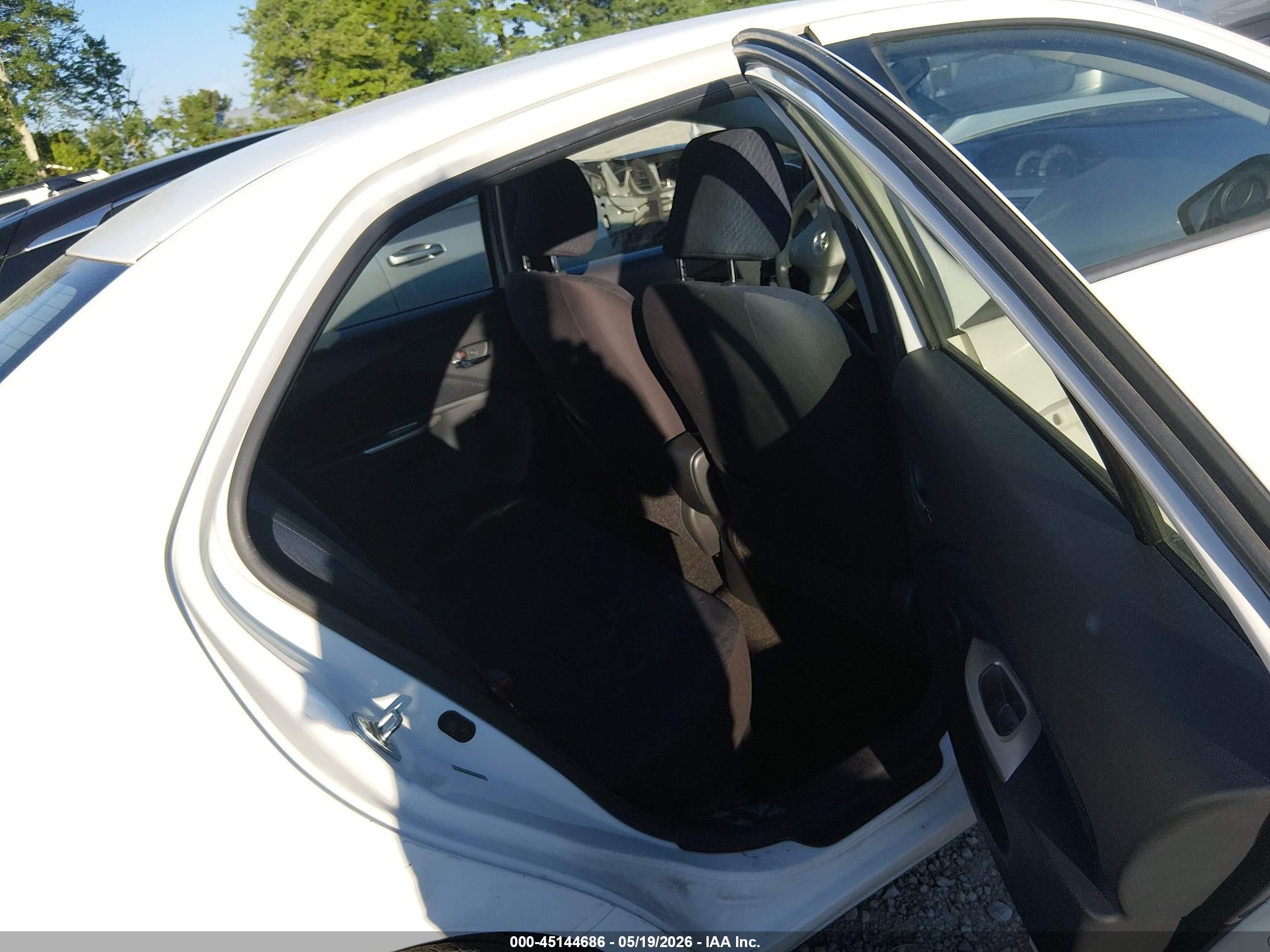 2008 Toyota Yaris   White vin: JTDBT903881221186