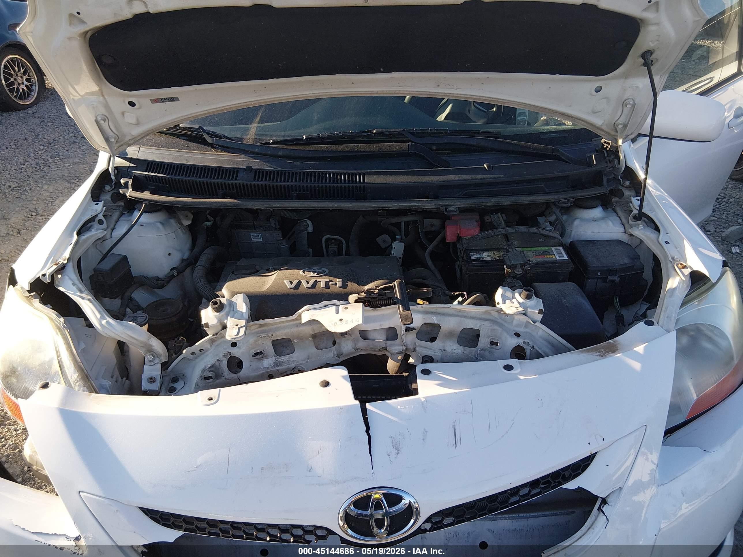 2008 Toyota Yaris   White vin: JTDBT903881221186