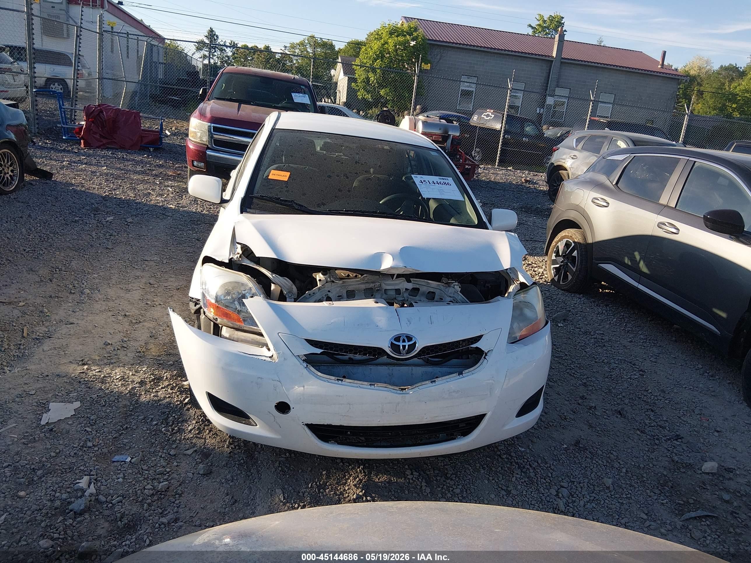 2008 Toyota Yaris   White vin: JTDBT903881221186