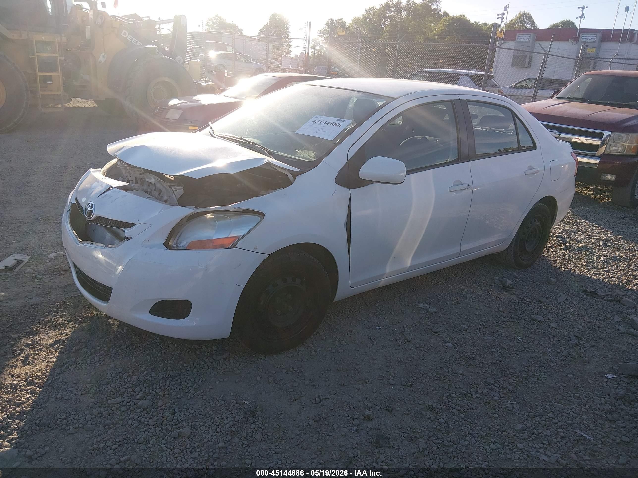 2008 Toyota Yaris   White vin: JTDBT903881221186