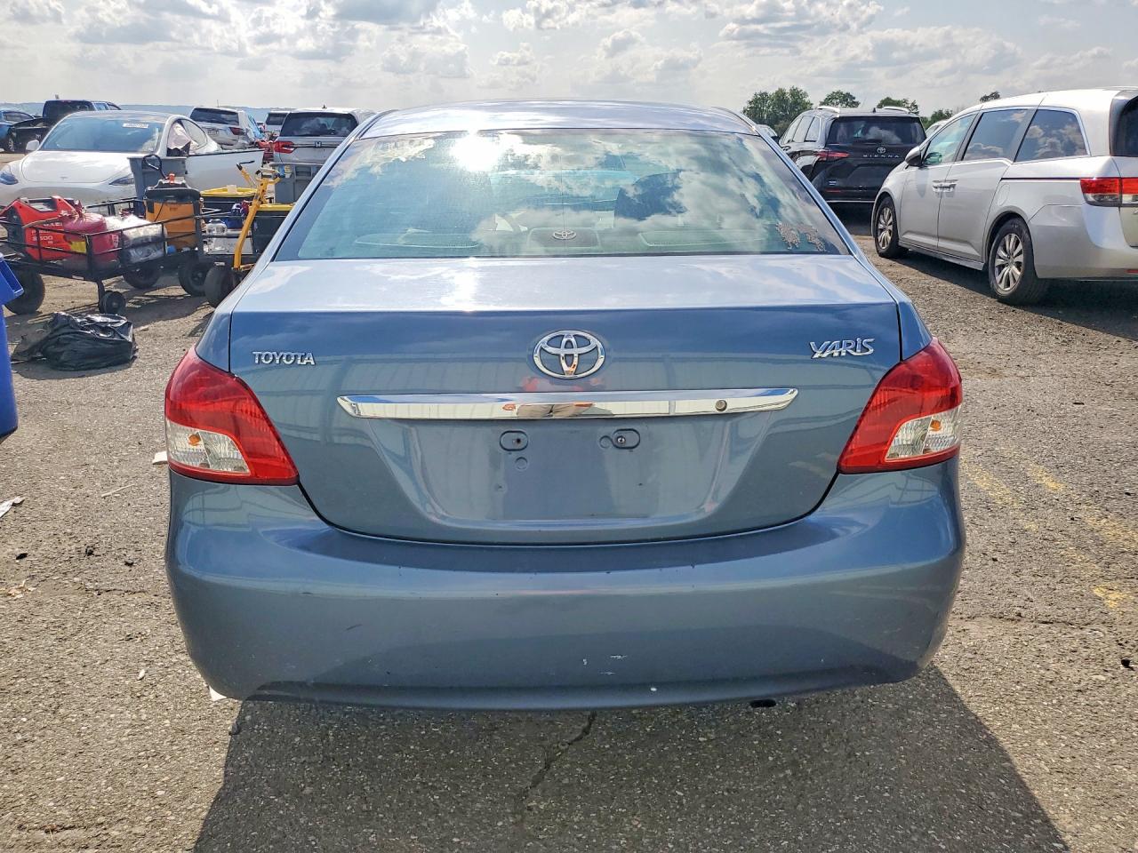 2008 Toyota Yaris Base Blue vin: JTDBT903881224962