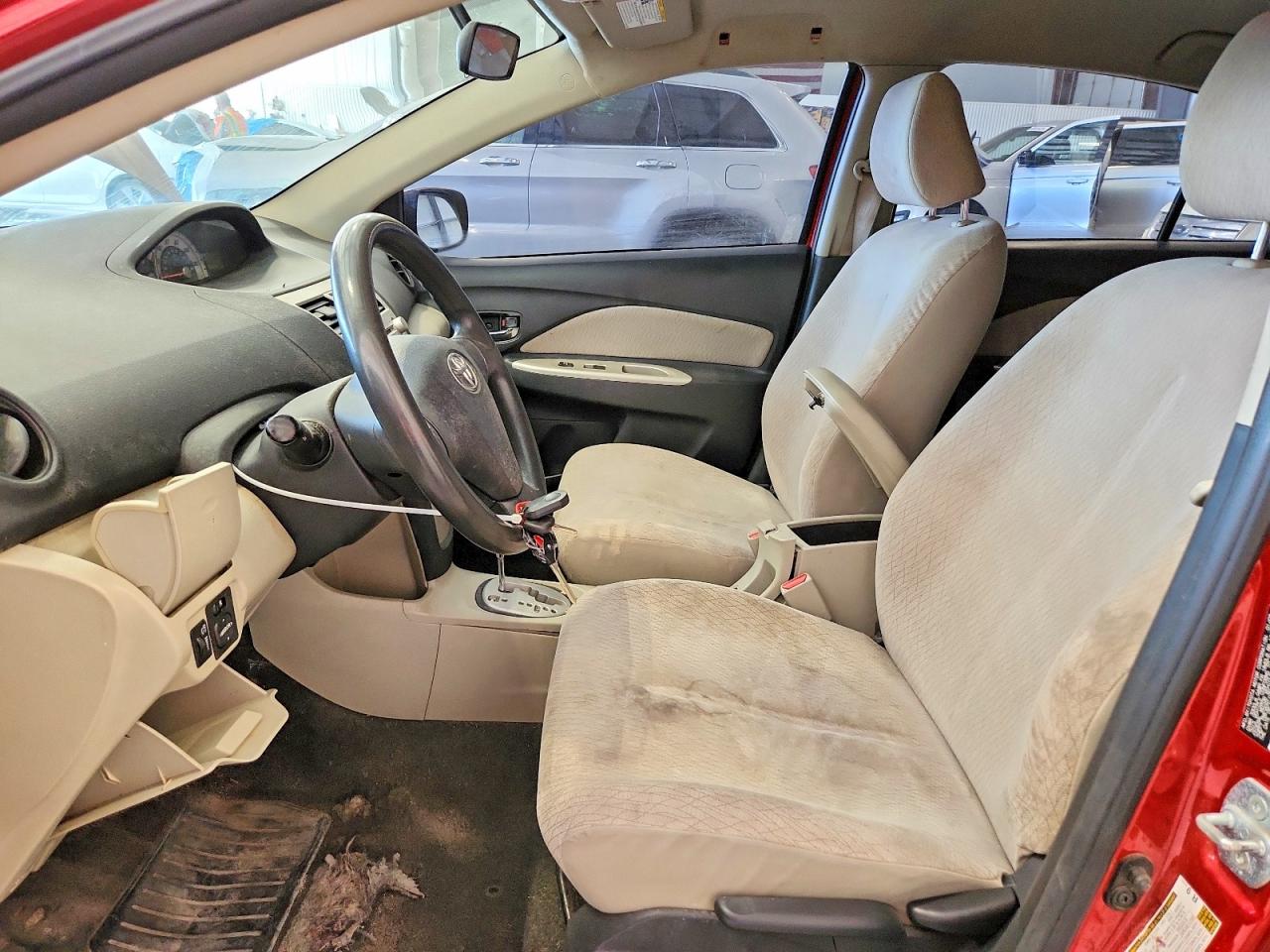 2008 Toyota Yaris Base Burgundy vin: JTDBT903881244046