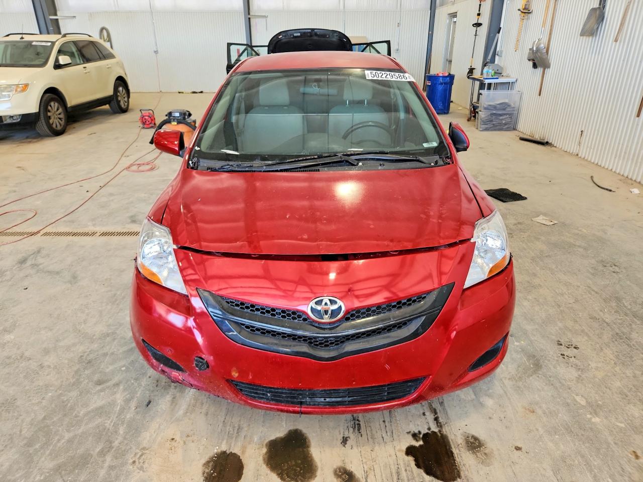 2008 Toyota Yaris Base Burgundy vin: JTDBT903881244046