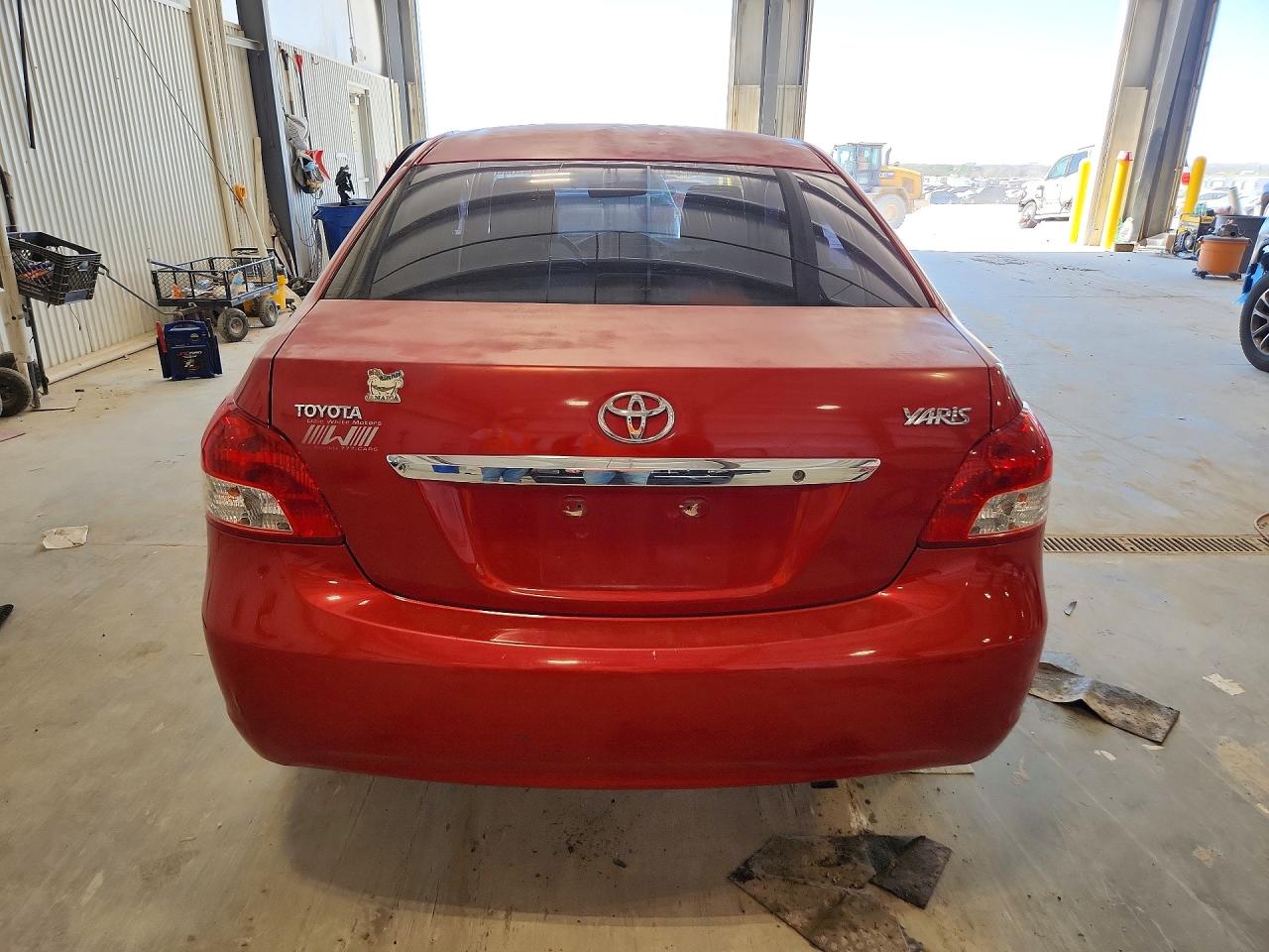 2008 Toyota Yaris Base Burgundy vin: JTDBT903881244046