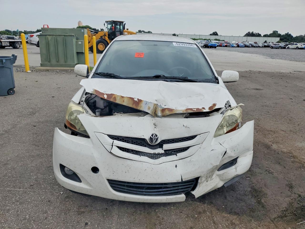 2008 Toyota Yaris Base White vin: JTDBT903884014926