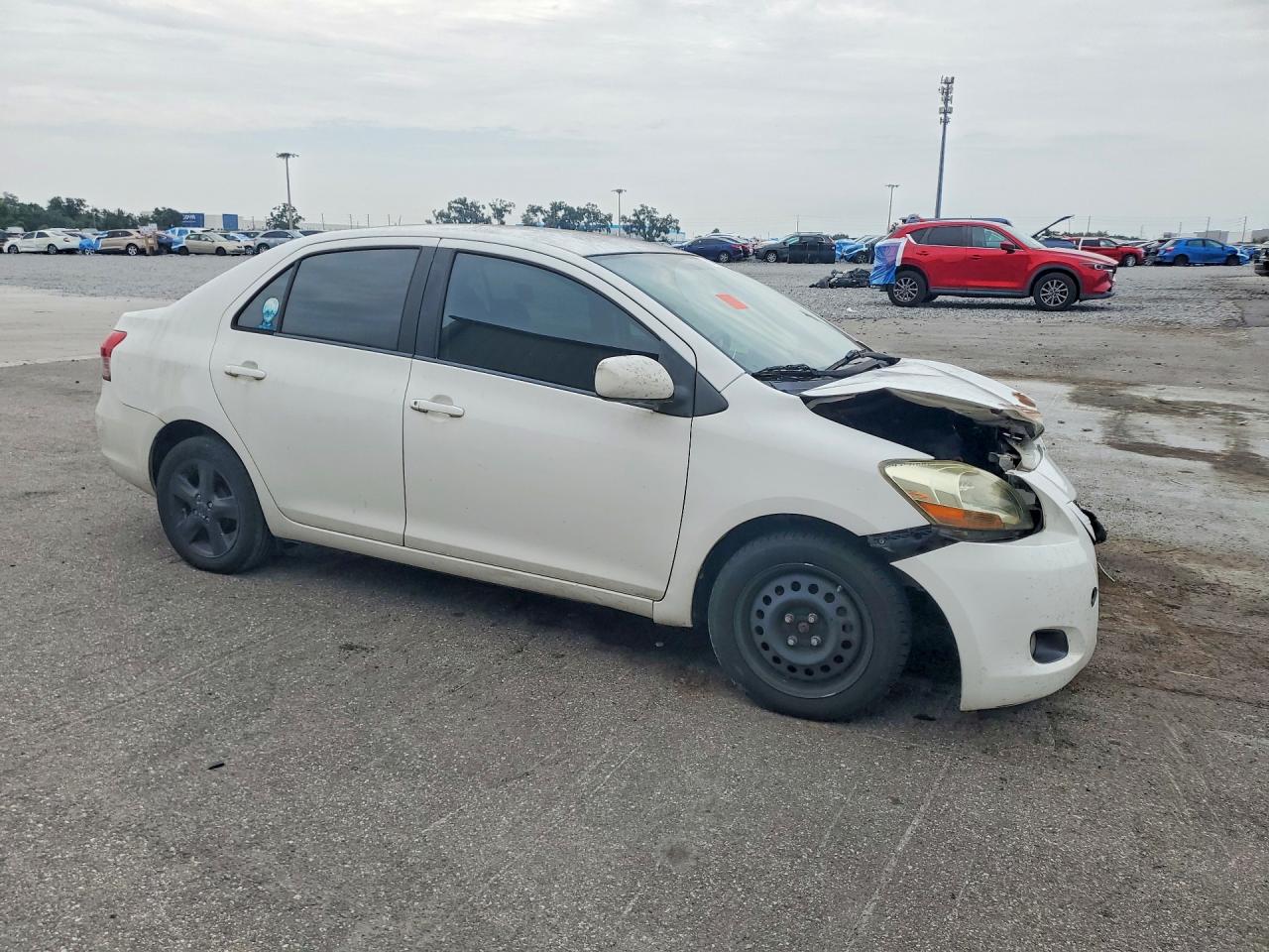 2008 Toyota Yaris Base White vin: JTDBT903884014926