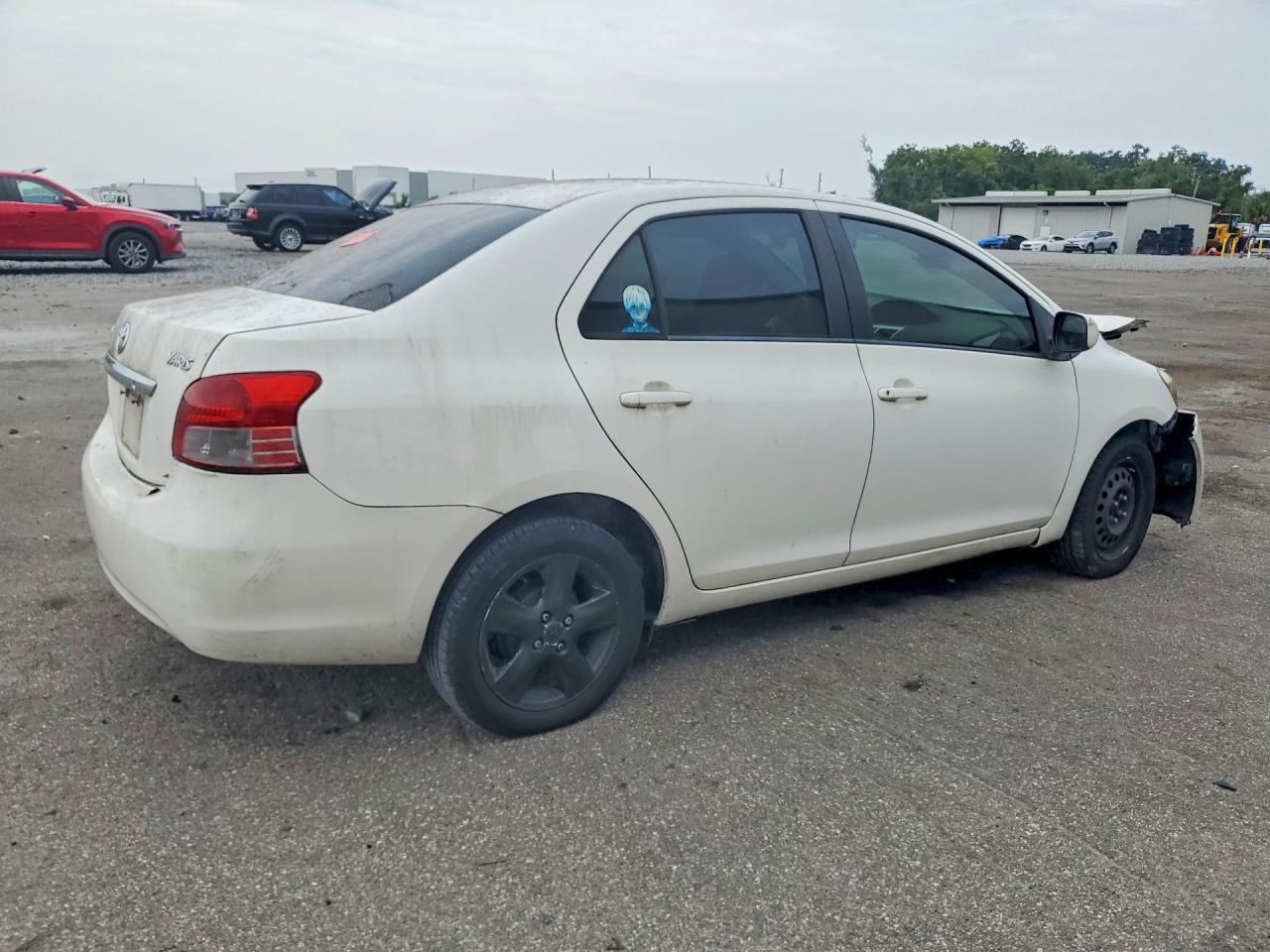 2008 Toyota Yaris Base White vin: JTDBT903884014926