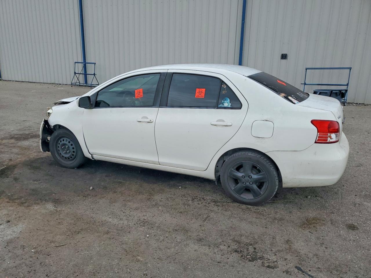 2008 Toyota Yaris Base White vin: JTDBT903884014926