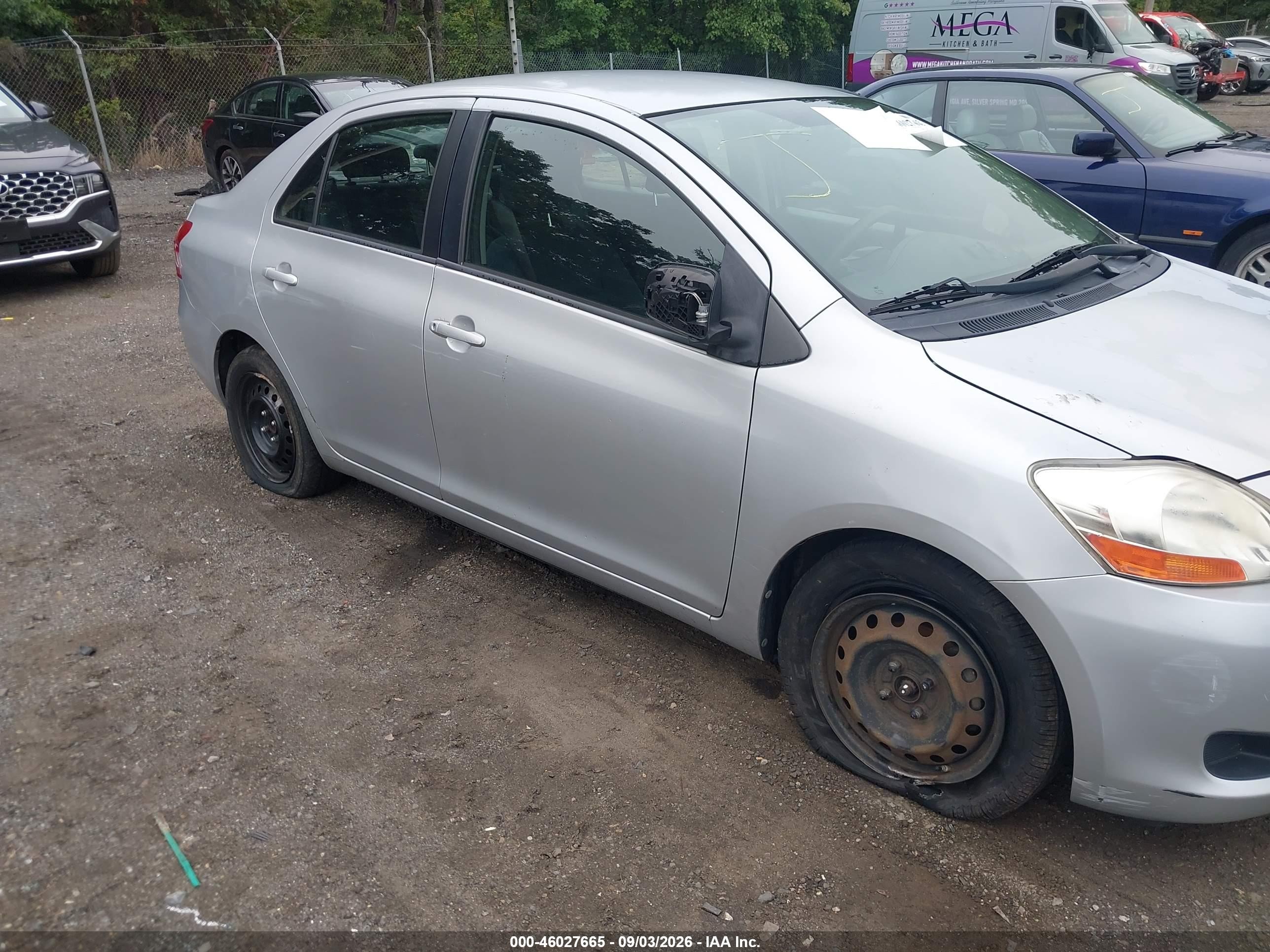 2009 Toyota Yaris   Серебряный vin: JTDBT903891335819